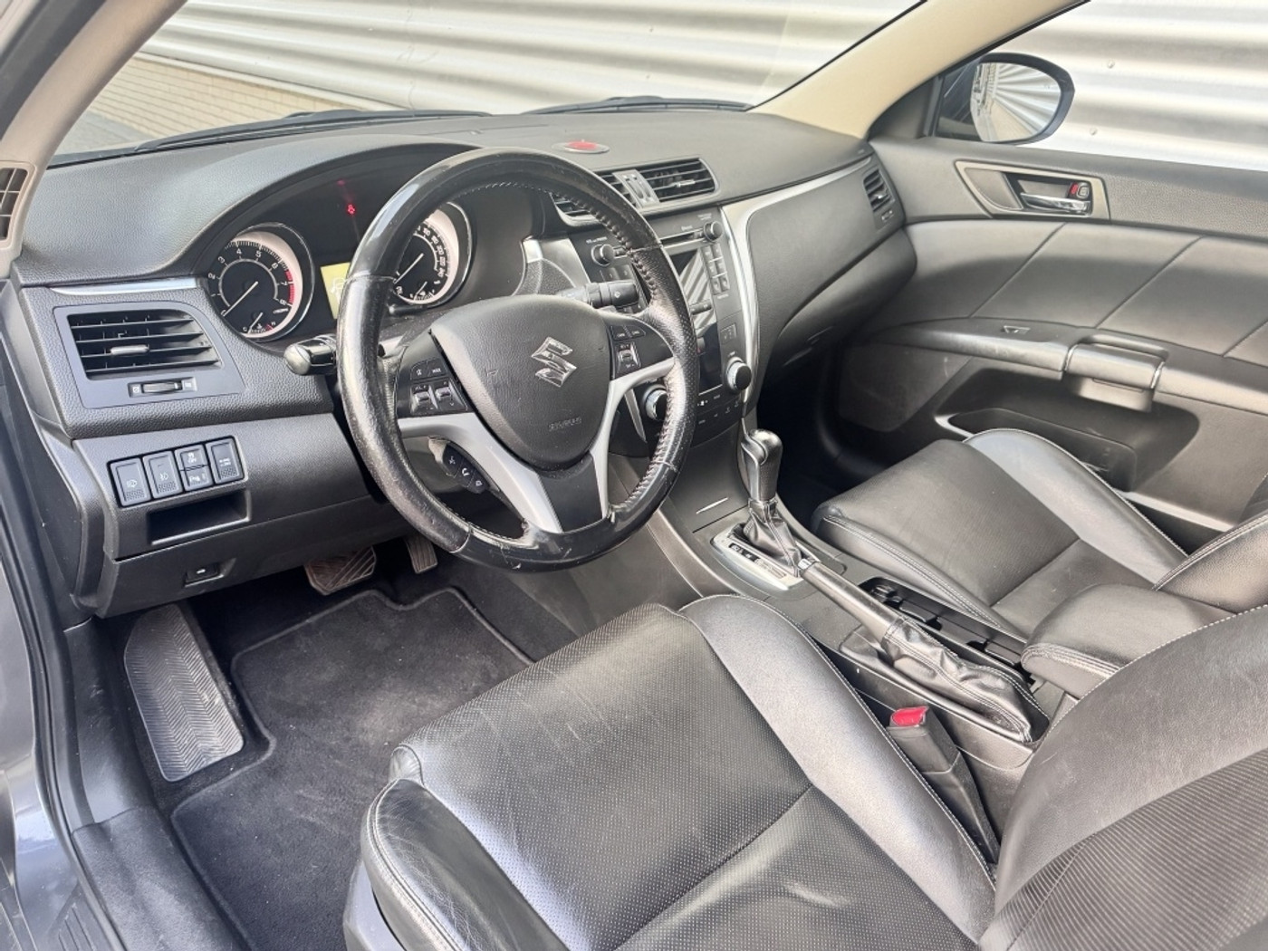 Foto van Suzuki Kizashi