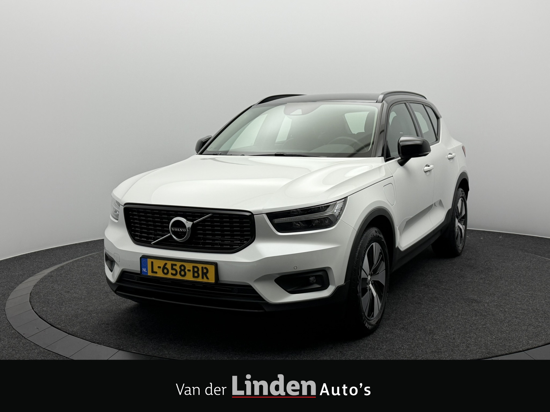 Volvo XC40 1.5 T4 Recharge R-Design Expression | Trekhaak | Leer | Stoel/Stuurverwarming | Camera 2021 - voorkant