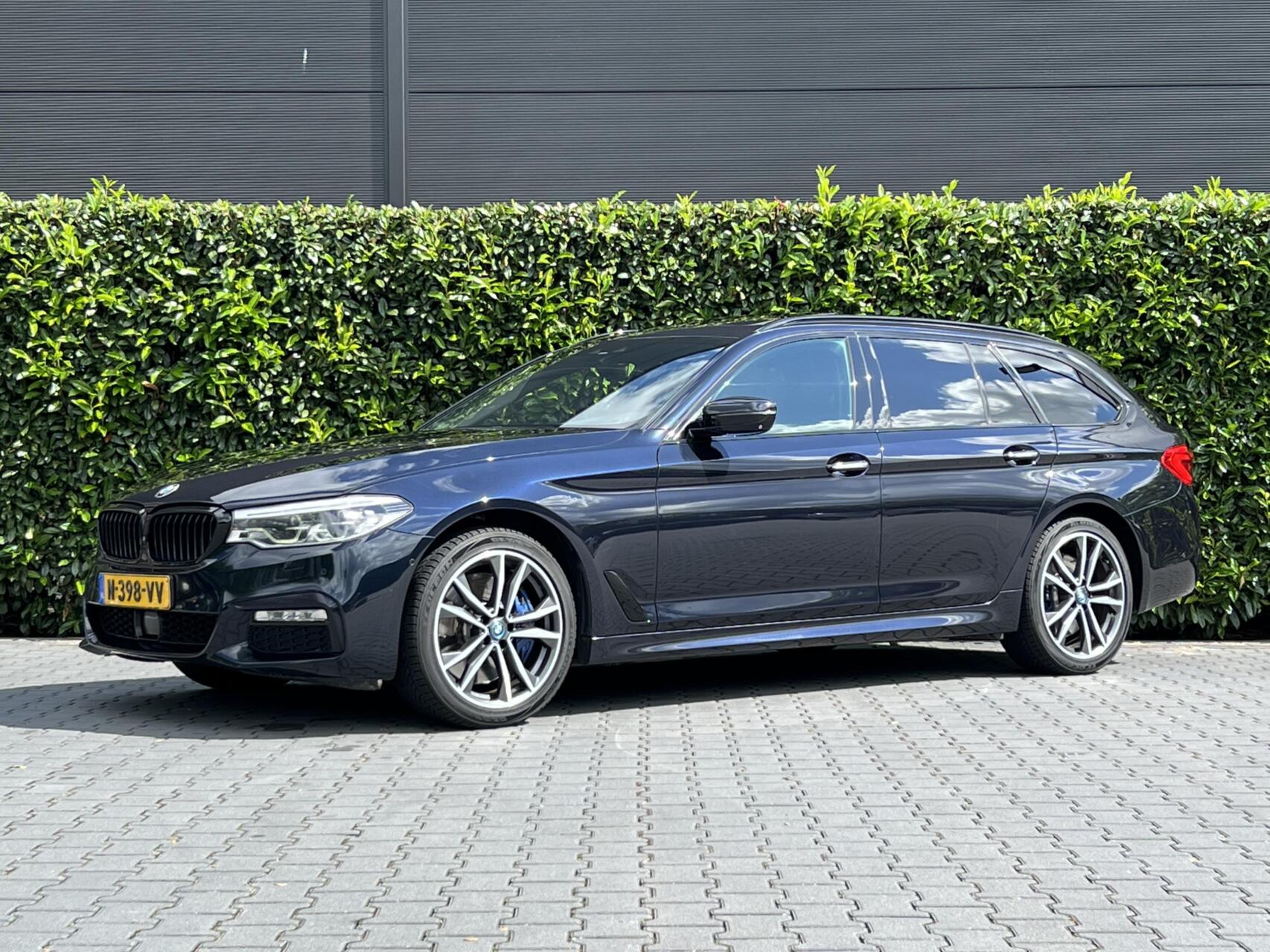 BMW 540i xDrive 540i xDrive High Executive, PANORAMADAK, BOWERS&WILKINS, MEMORY, DODEHOEK, KEYLESS, 360 CAMERA, ADAPT CRUISE CONTROL, CLIMATE CONTROL, STOEL/ACHTERBANK/STUURVERWARMING, LICHTMETAAL 19" 2017 - voorkant