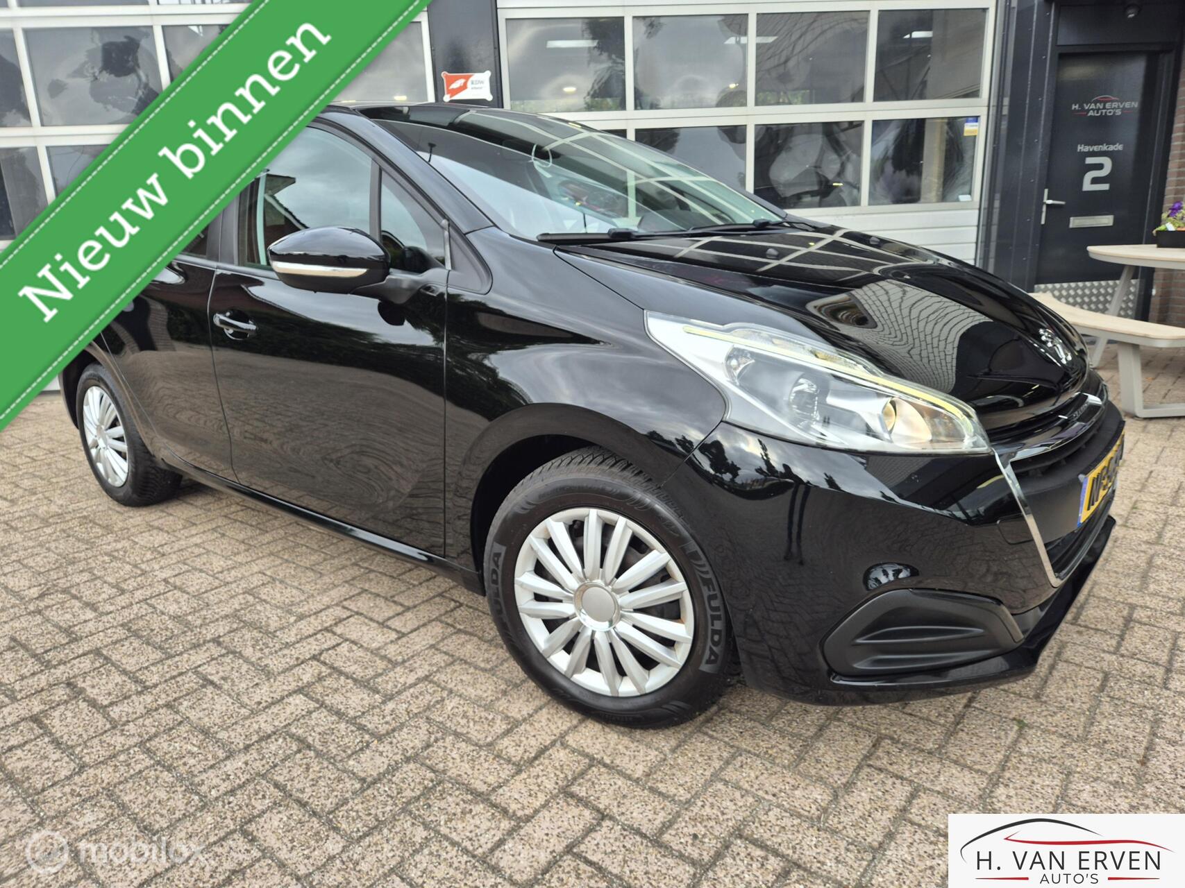 Peugeot 208 1.2 PureTech NAVI PDC AIRCO CRUISE NAP 2017 - voorkant