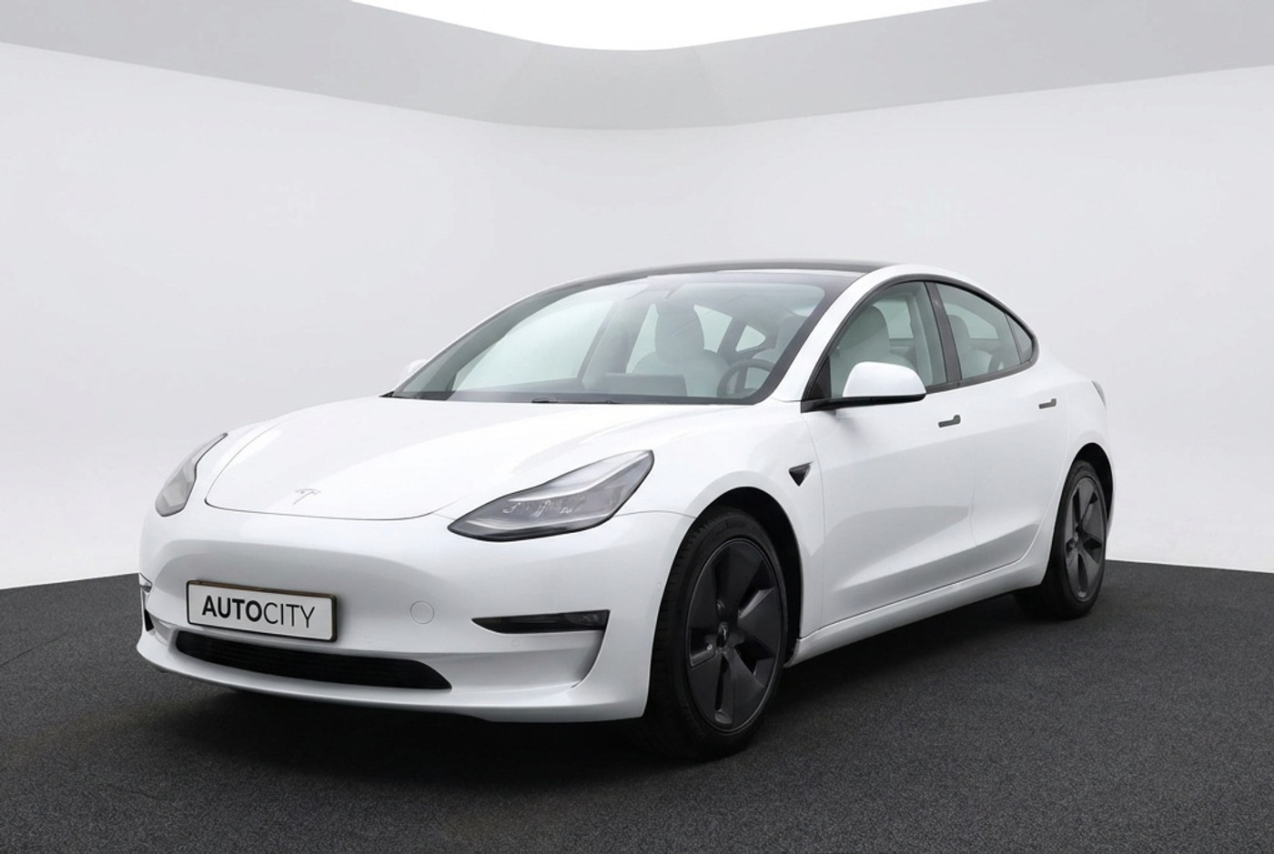 Tesla Model 3 Standard RWD Plus 60 kWh FACELIFT | Warmtepomp | Autopilot 2021 - voorkant