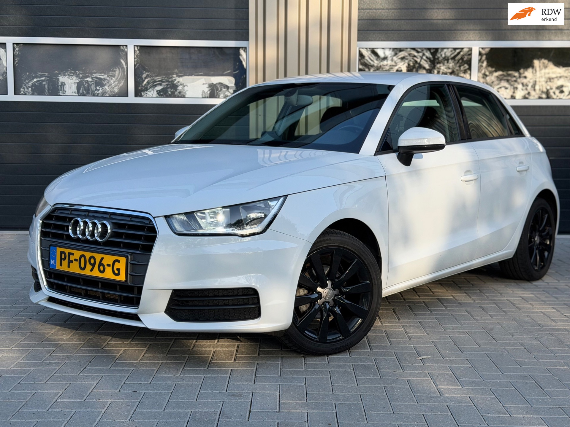 Audi A1 Sportback 1.0 TFSI Design Pro Line Plus | automaat | Apple Carplay | trekhaak 2015 - voorkant