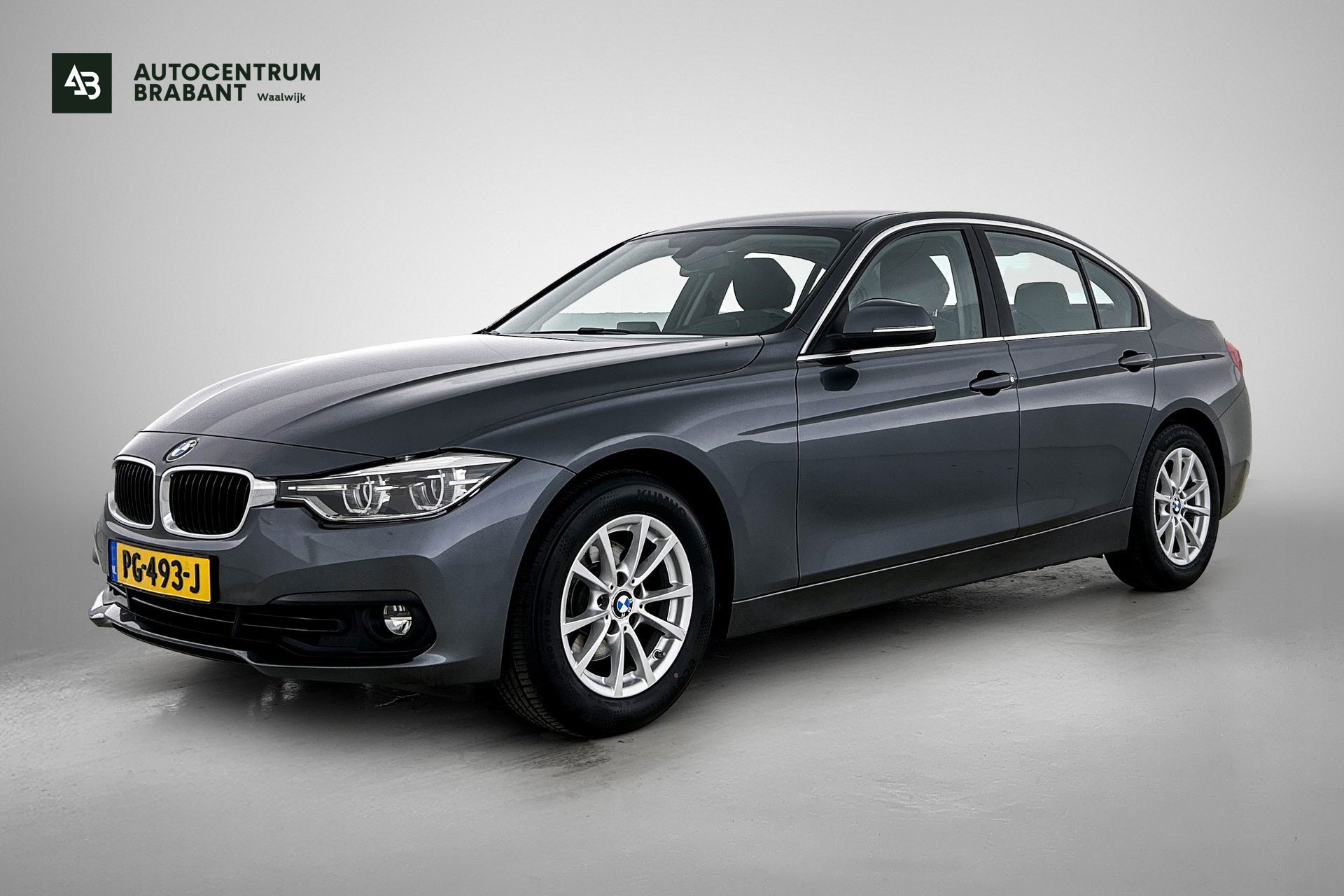 BMW 318i 318i Executive (NAVIGATIE, LED, PDC, CLIMA, STUURBEDIENING, MULTIMEDIA) 2017 - voorkant