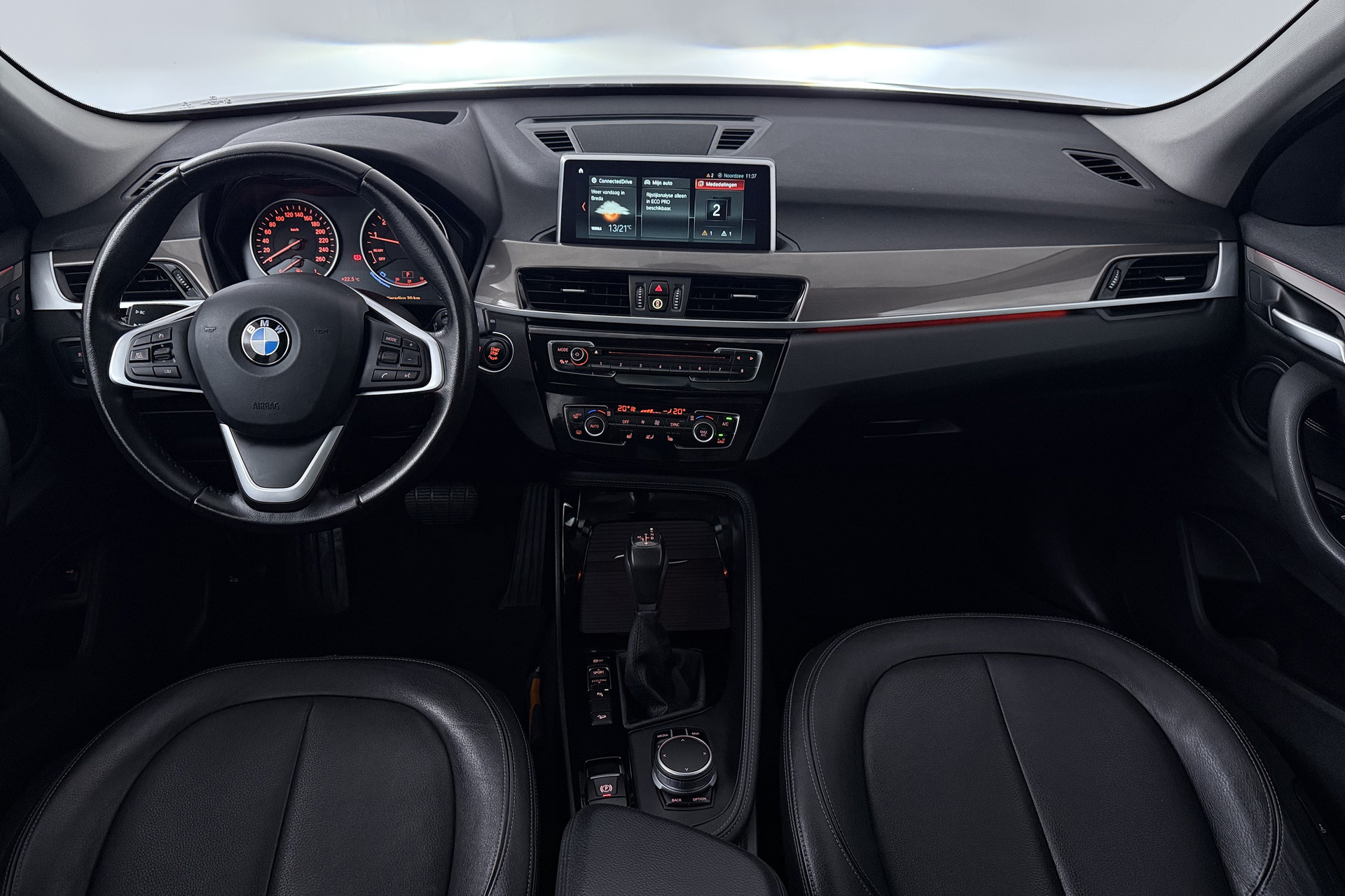 Foto van BMW X1 Xdrive20i