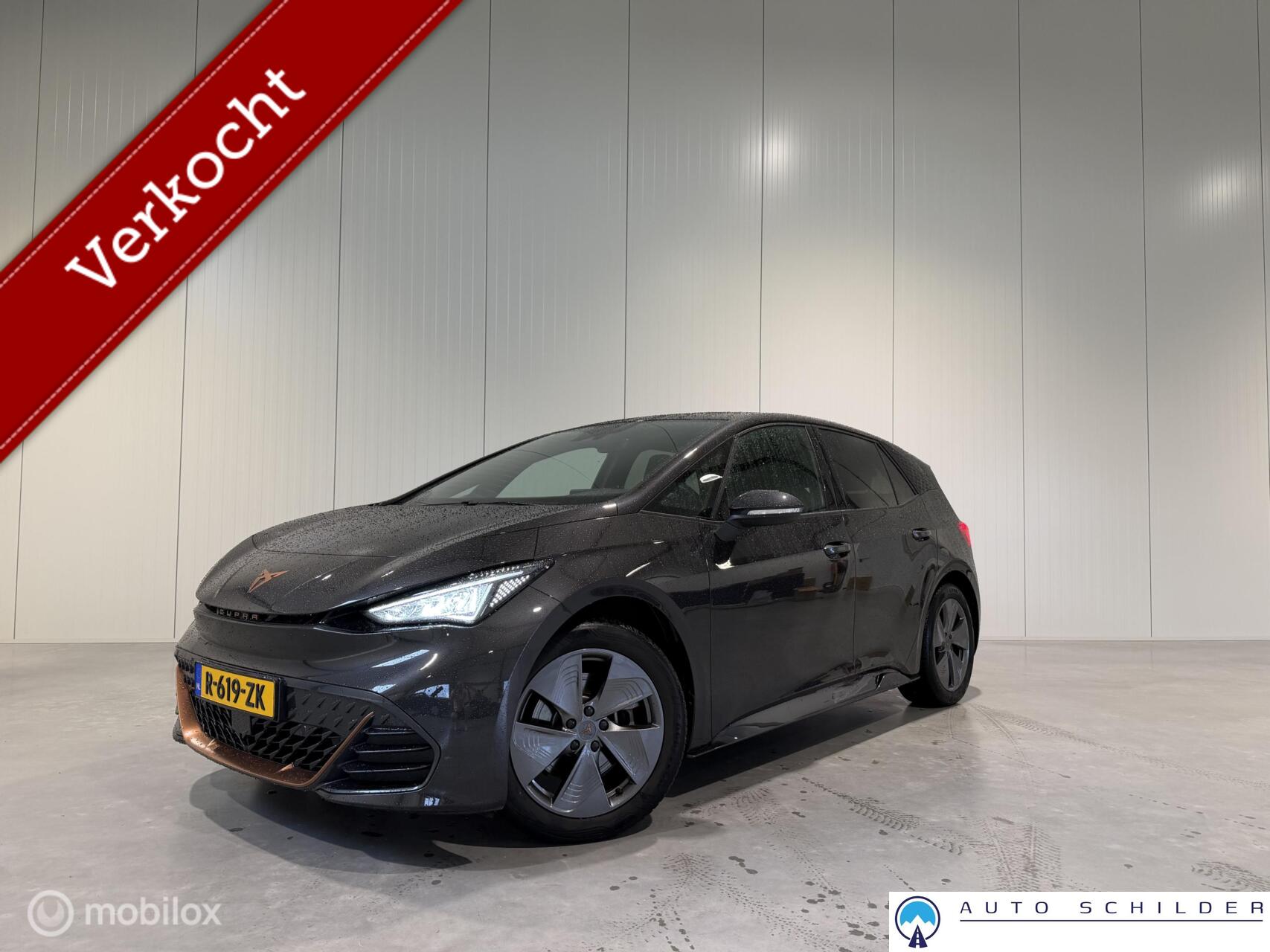 Cupra Born 62 kWh 204pk Business | SOH 93% | ACC | Keyless | CarPlay | Stuurverwarming | PDC V + A | Camera | 18" met All season 2022 - voorkant