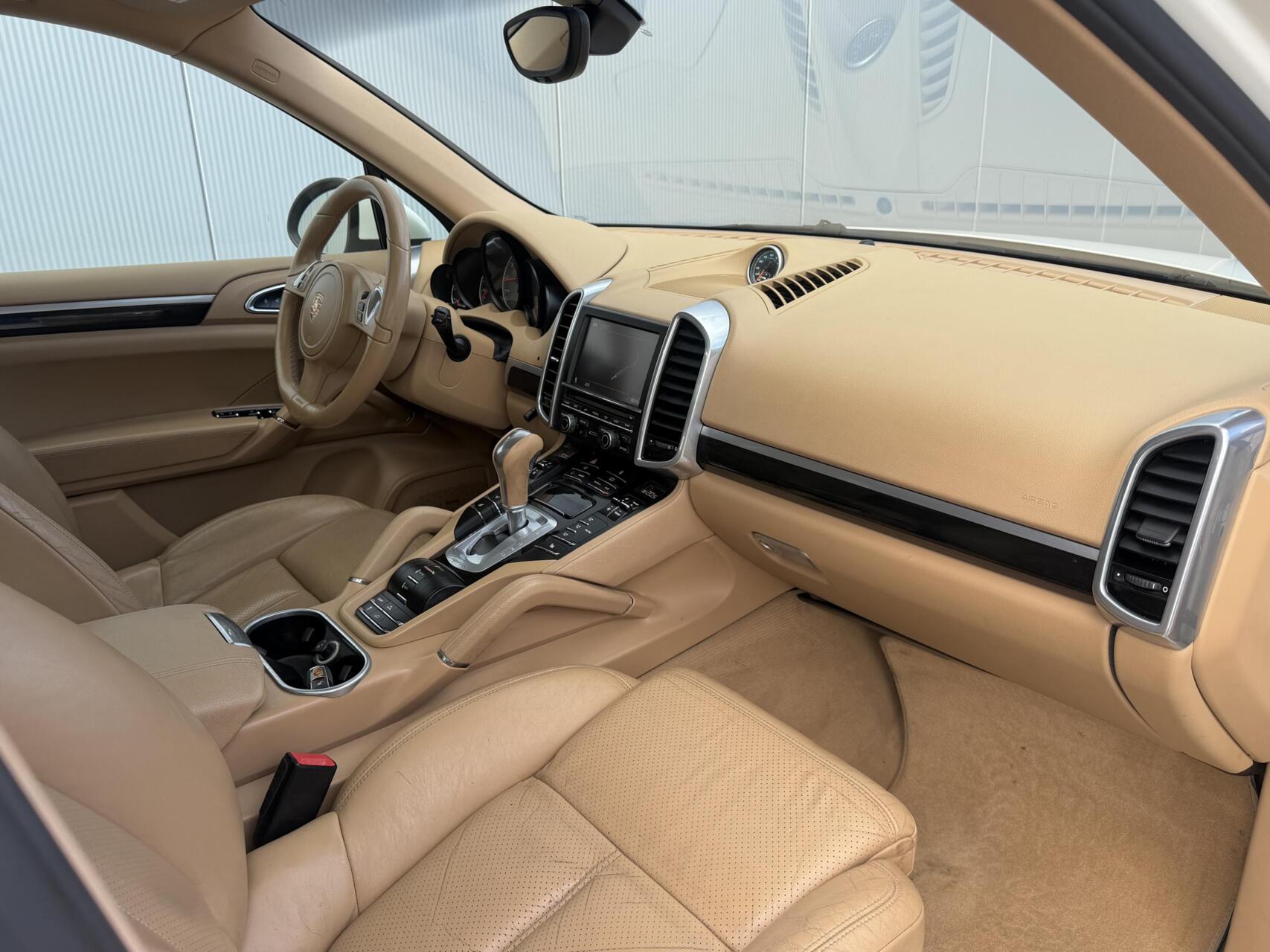 Foto van Porsche Cayenne S Hybrid