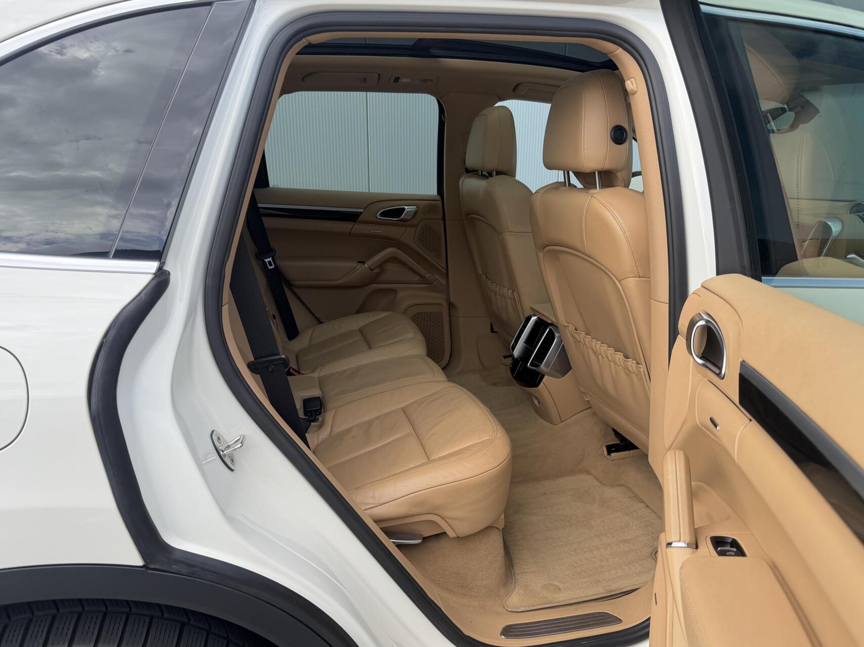 Foto van Porsche Cayenne S Hybrid