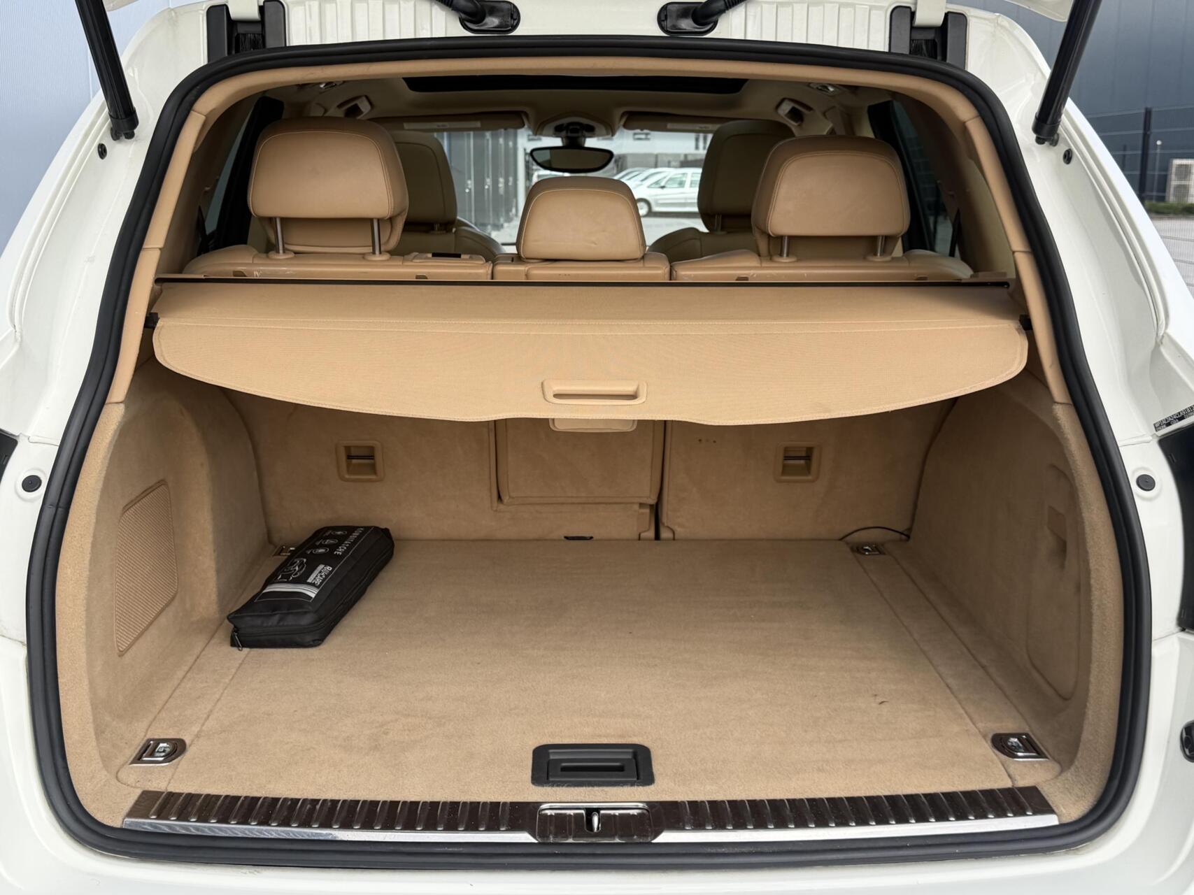 Foto van Porsche Cayenne S Hybrid