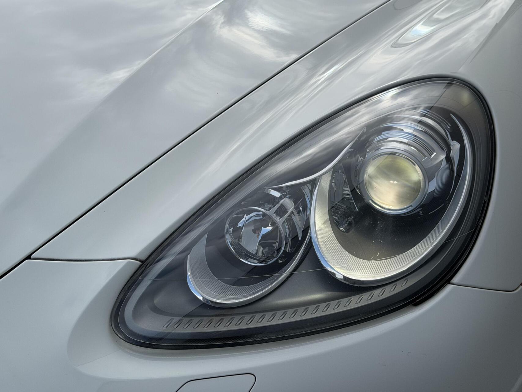 Foto van Porsche Cayenne S Hybrid