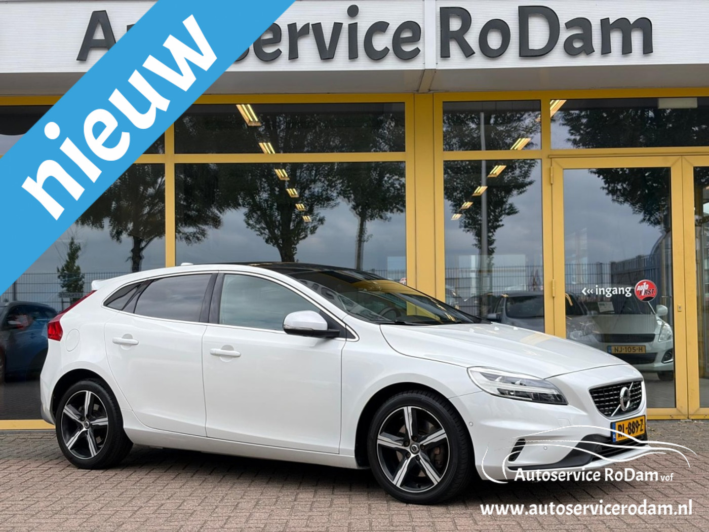 Volvo V40 2.0 T4 Bns Sport | AUTOMAAT | TREKHAAK 2018 - voorkant