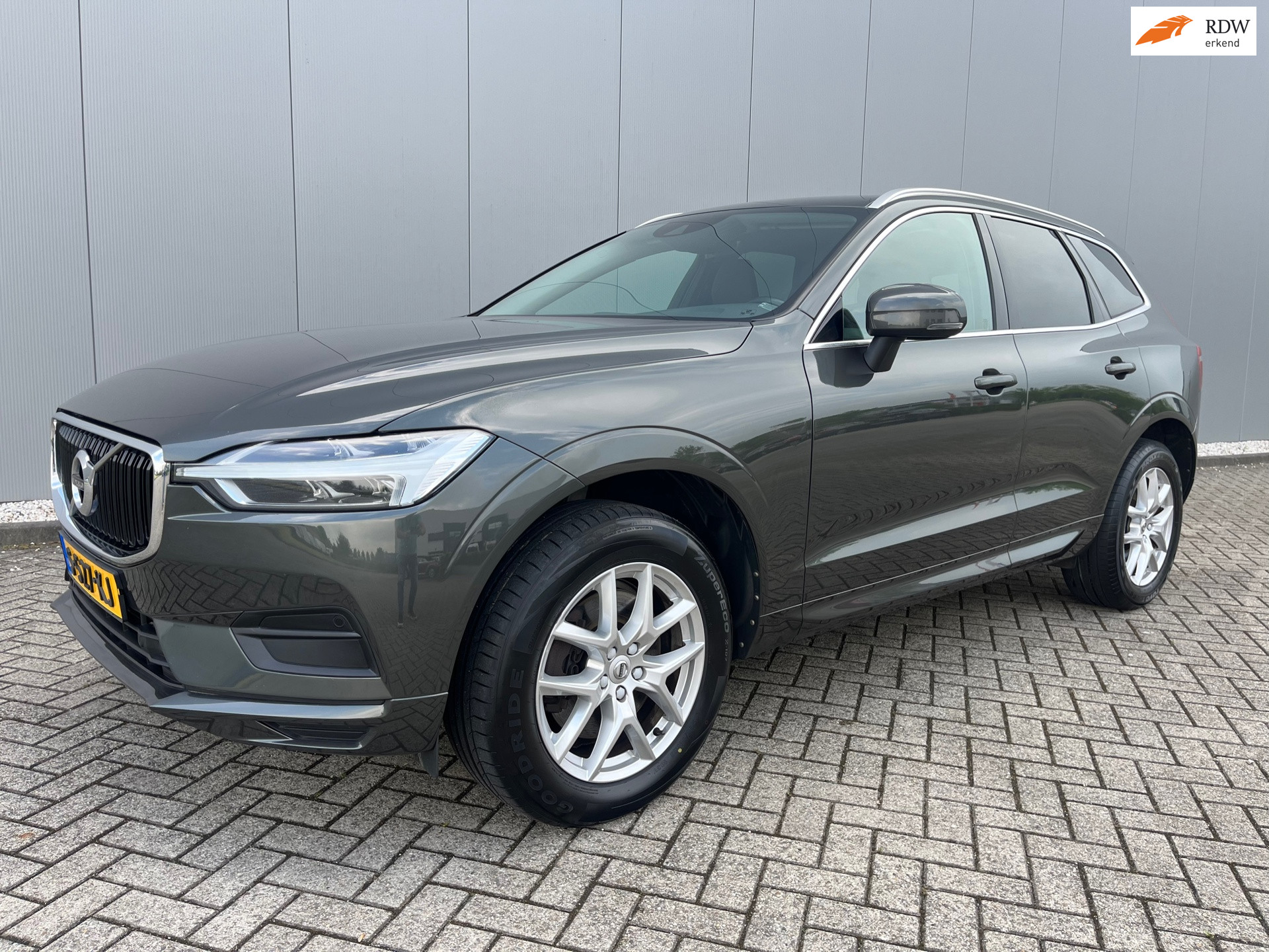 Volvo Xc60 2.0 T4 Momentum 2019 - voorkant