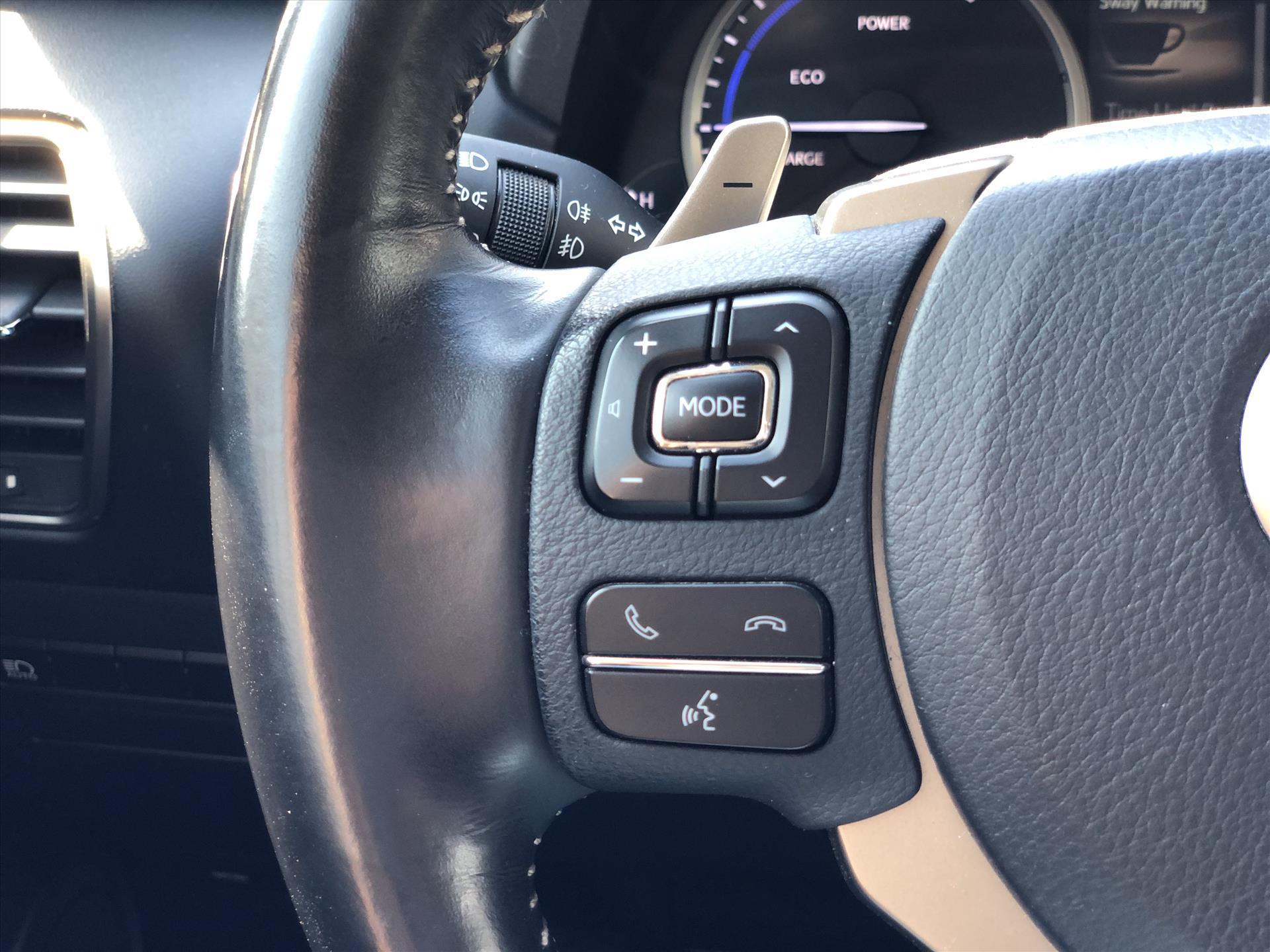 Foto van Lexus Lexus Nx300h