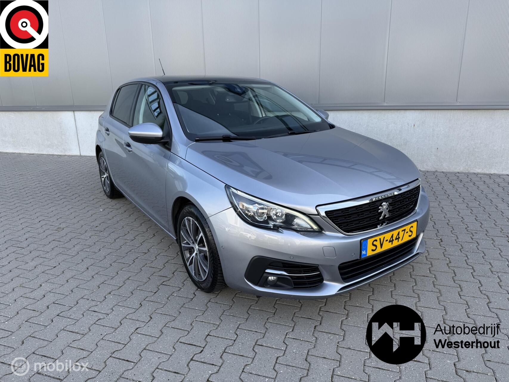 Peugeot 308 1.2 PureTech Blue Lease Executive|PANO|LINE ASSIST 2018 - voorkant