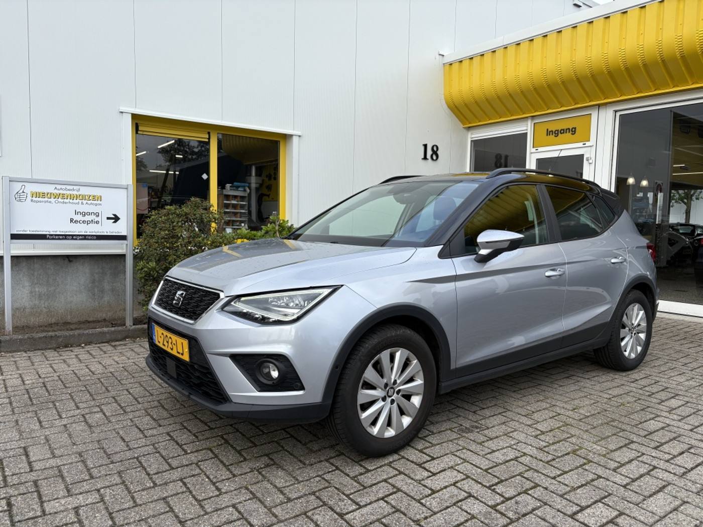 Seat Arona 1.0 TSI Style Intense Plus Trekhaak Navi 2021 - voorkant