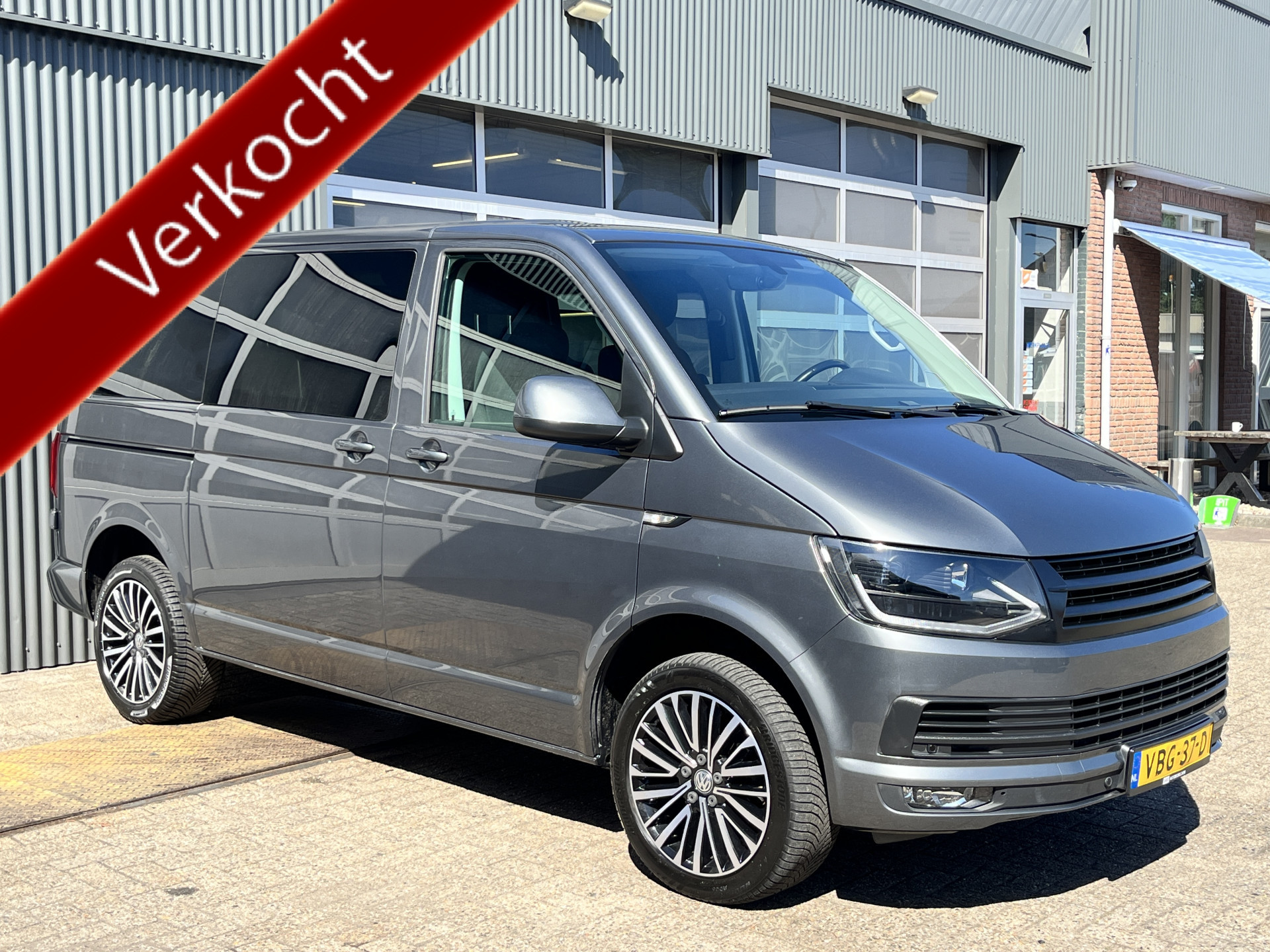 Volkswagen Transporter 2.0 TDI L1H2 Highline 2021 - voorkant
