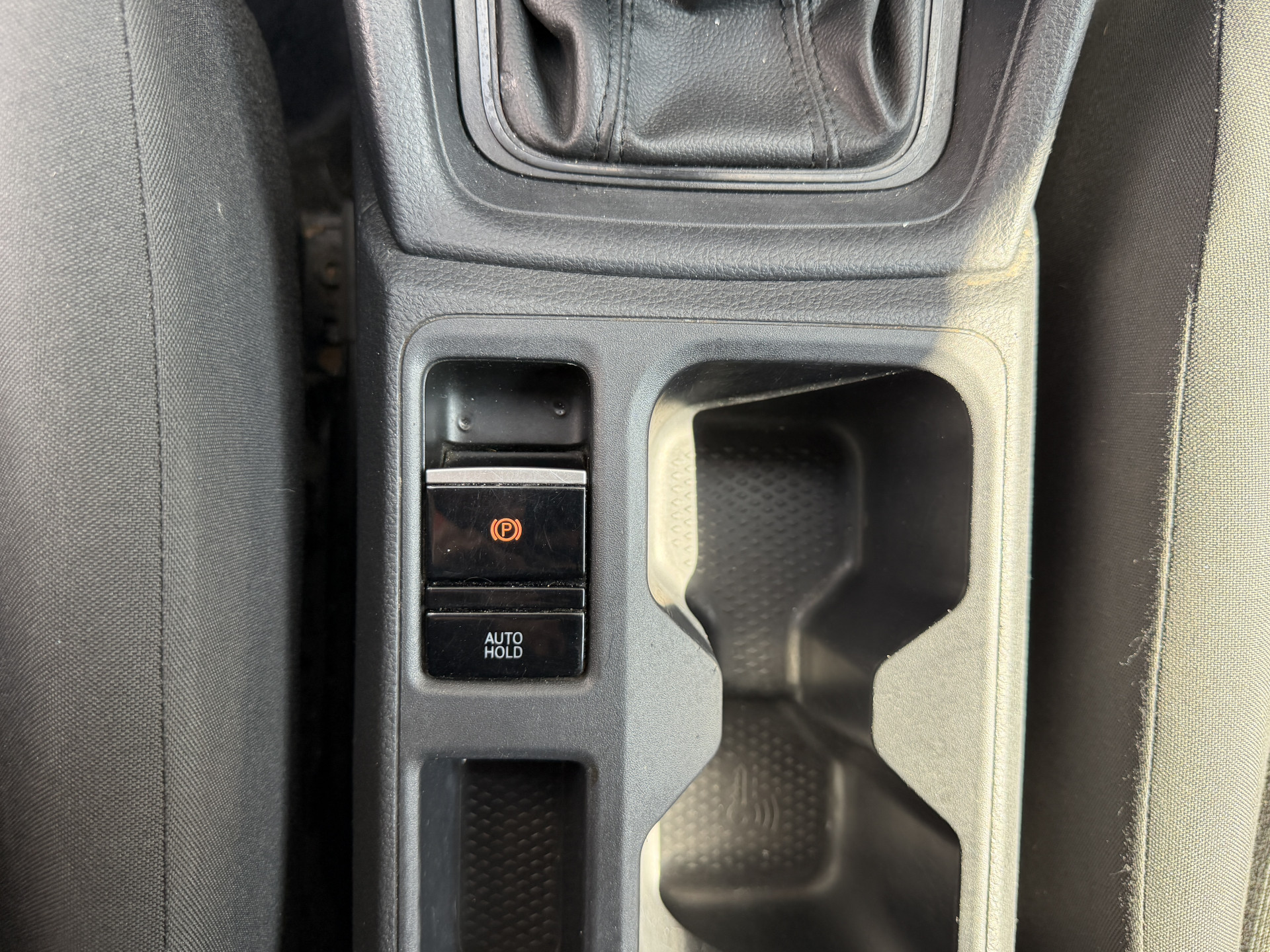Foto van Volkswagen Caddy Modified Partition Wall