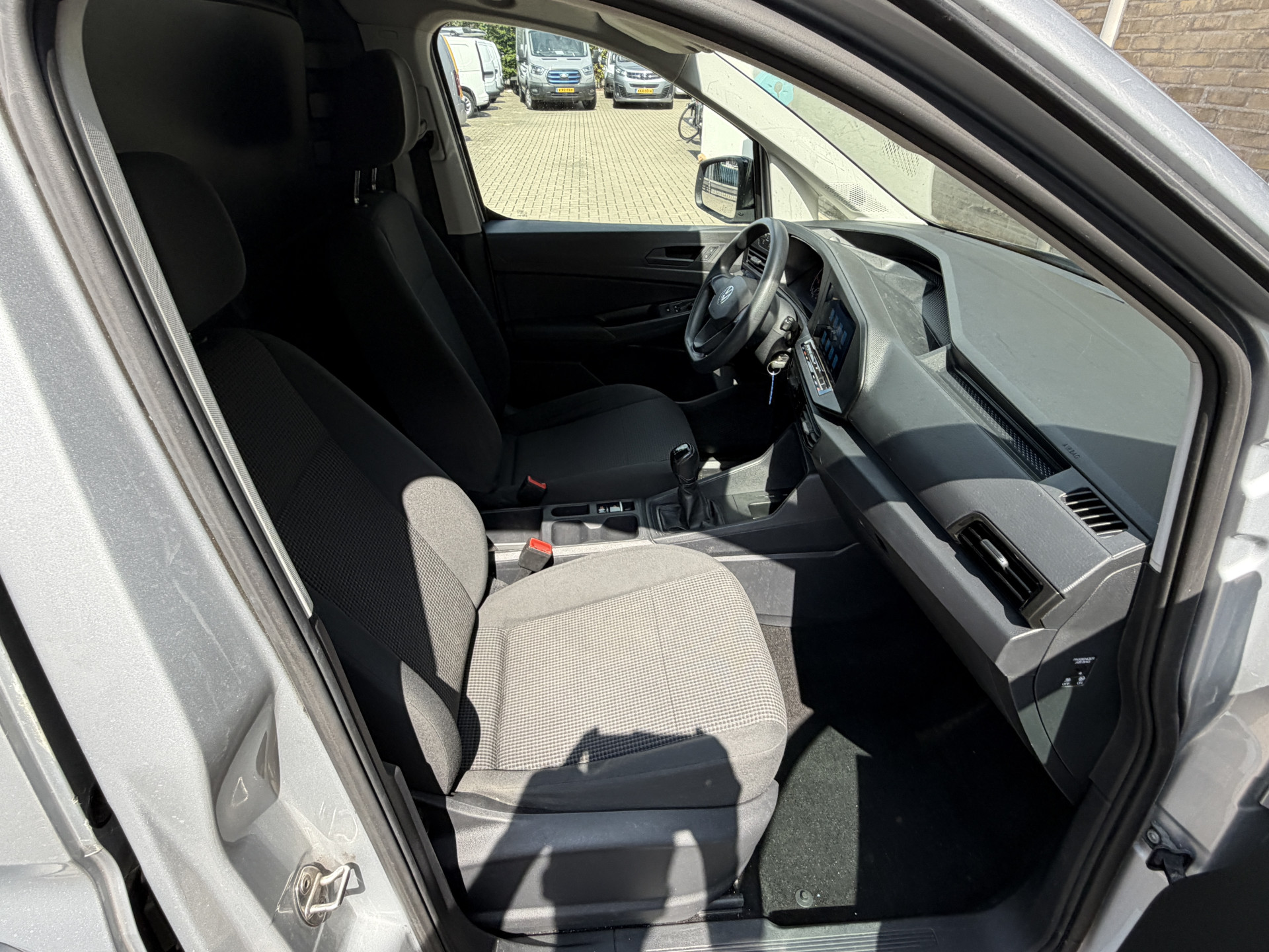 Foto van Volkswagen Caddy Modified Partition Wall
