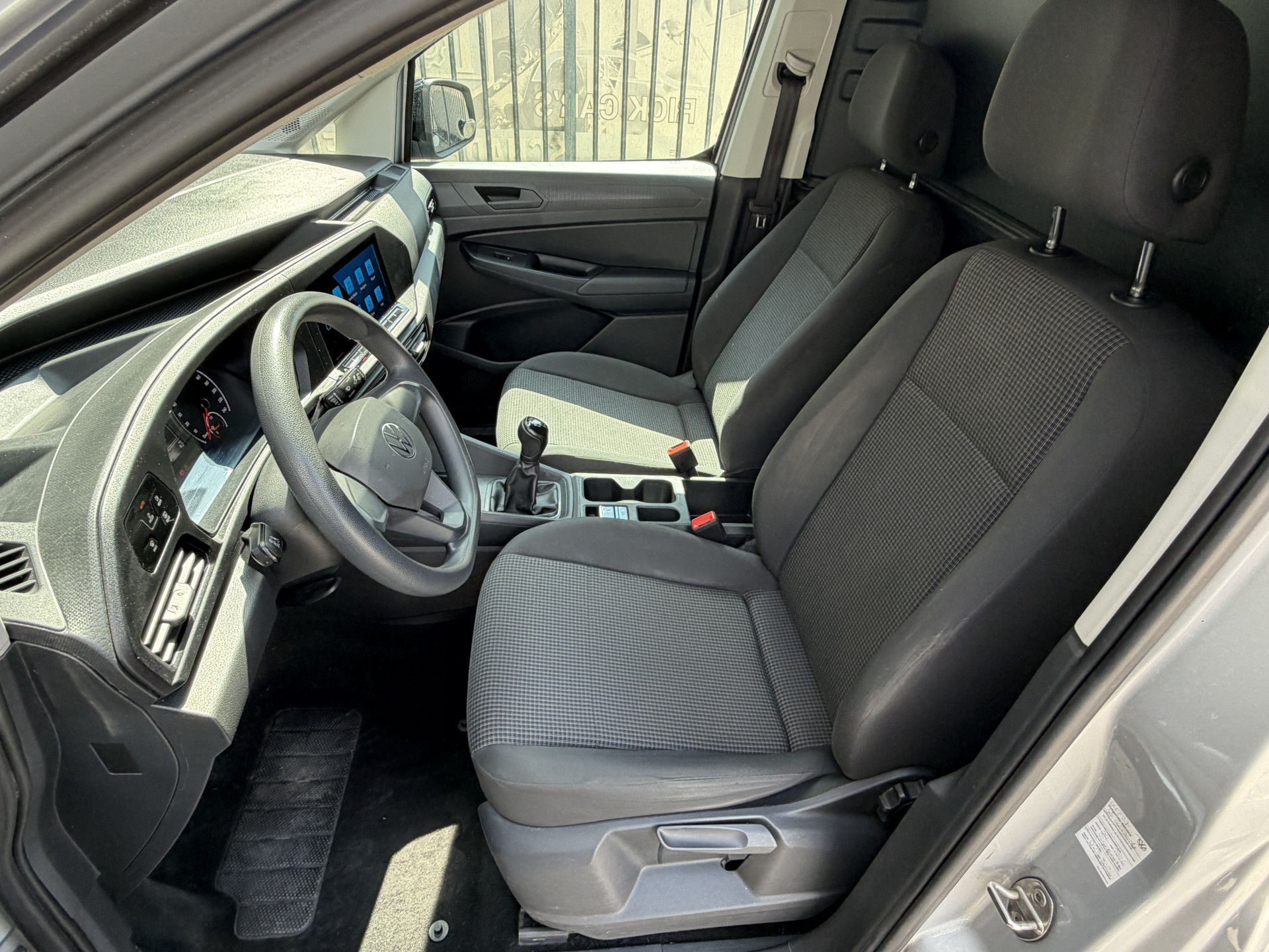 Foto van Volkswagen Caddy Modified Partition Wall