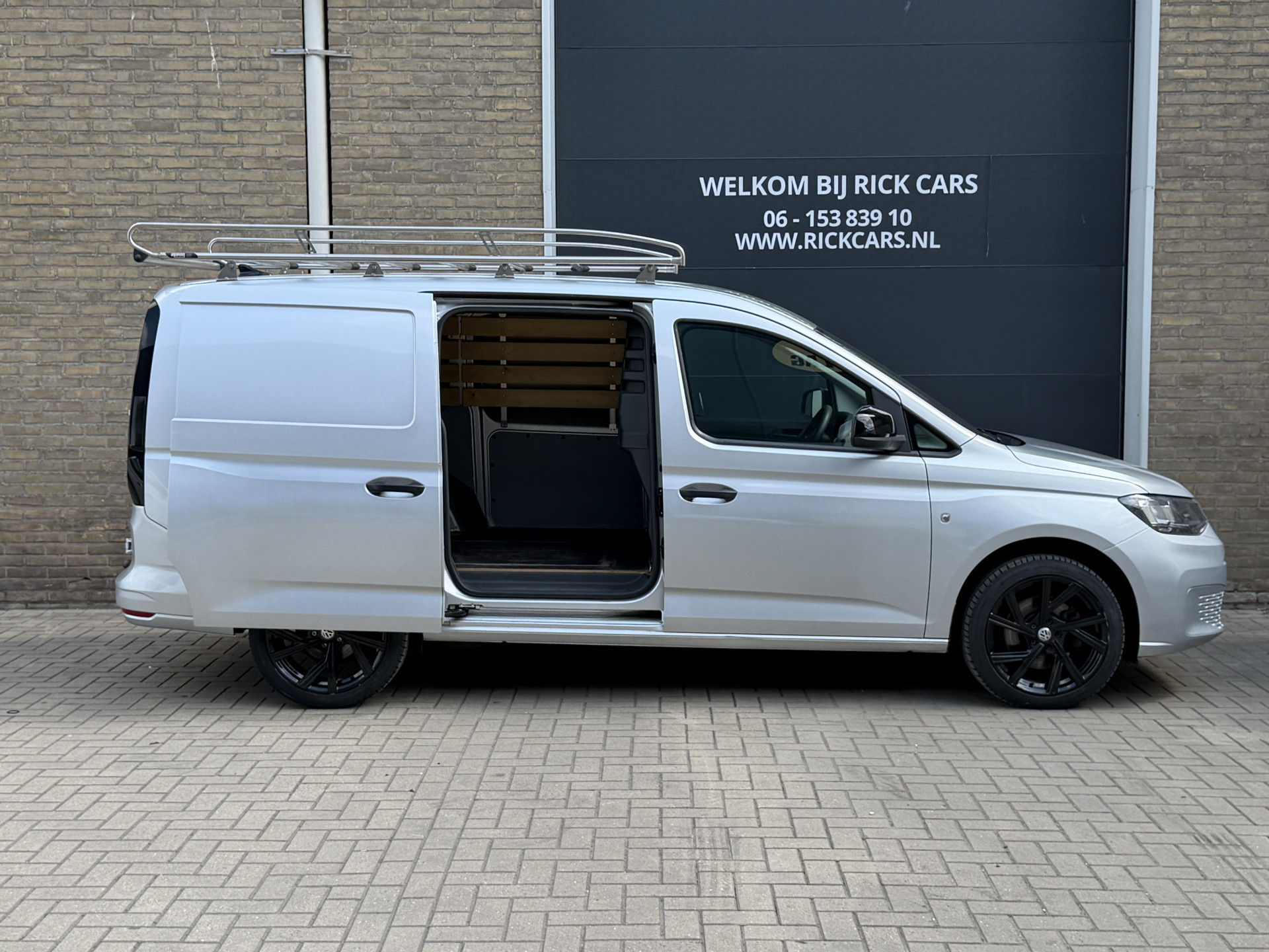 Foto van Volkswagen Caddy Modified Partition Wall