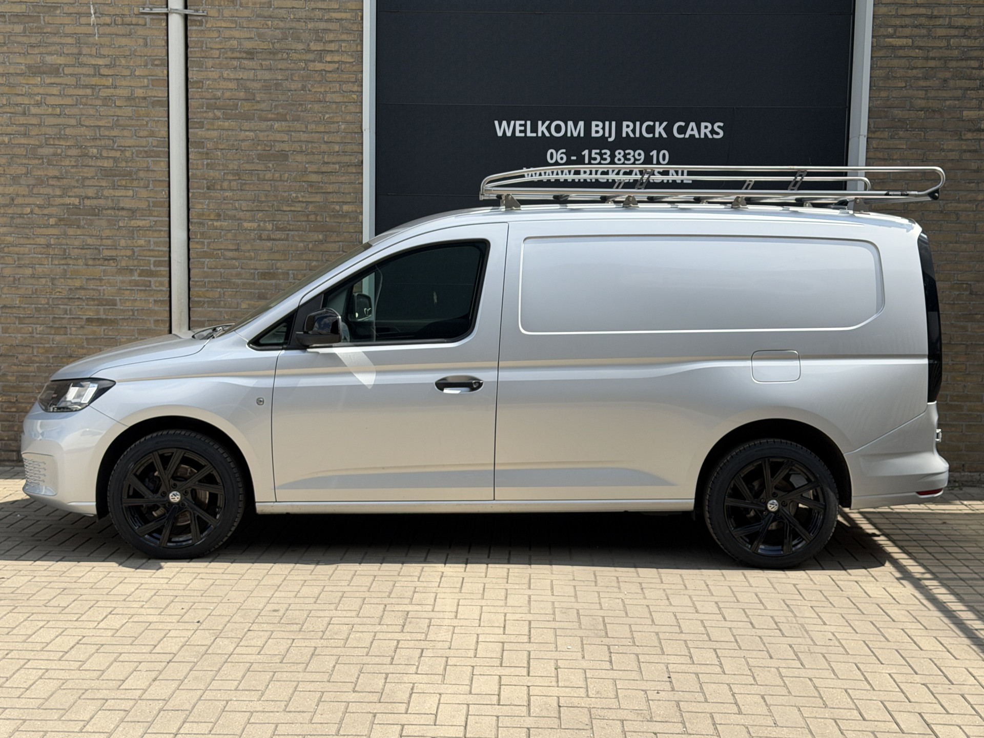 Foto van Volkswagen Caddy Modified Partition Wall