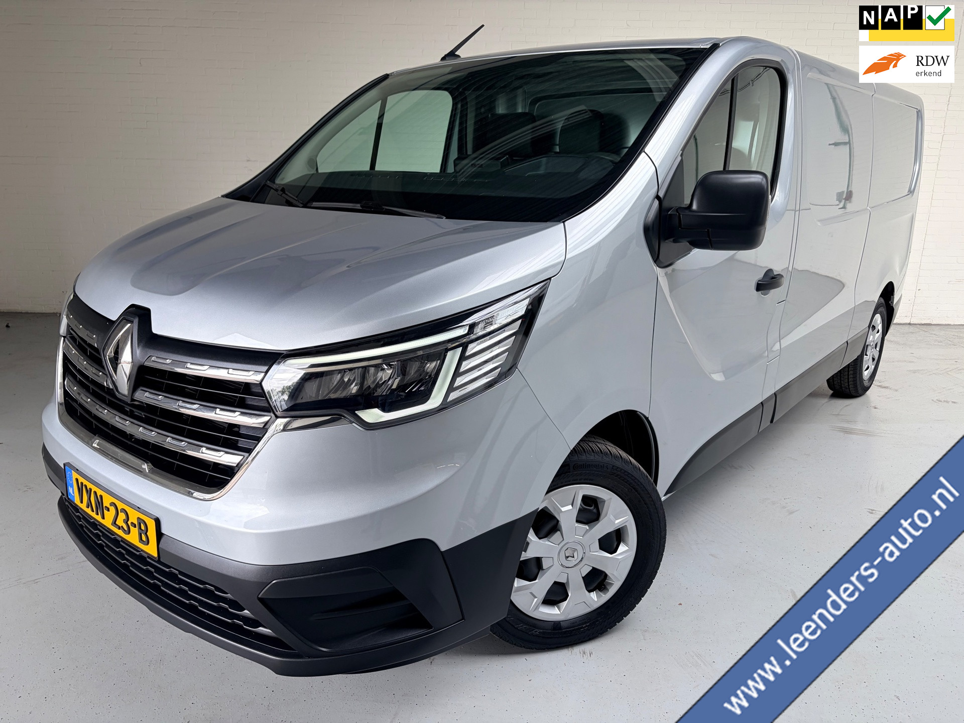 Renault Trafic 2.0 dCi 110pk euro6 T30 L2H1 Comfort 3Persoons, Airco, CruiseControl, Trekhaak, RIJKLAARPRIJS! NEDERLANDSE BUS! 2023 - voorkant