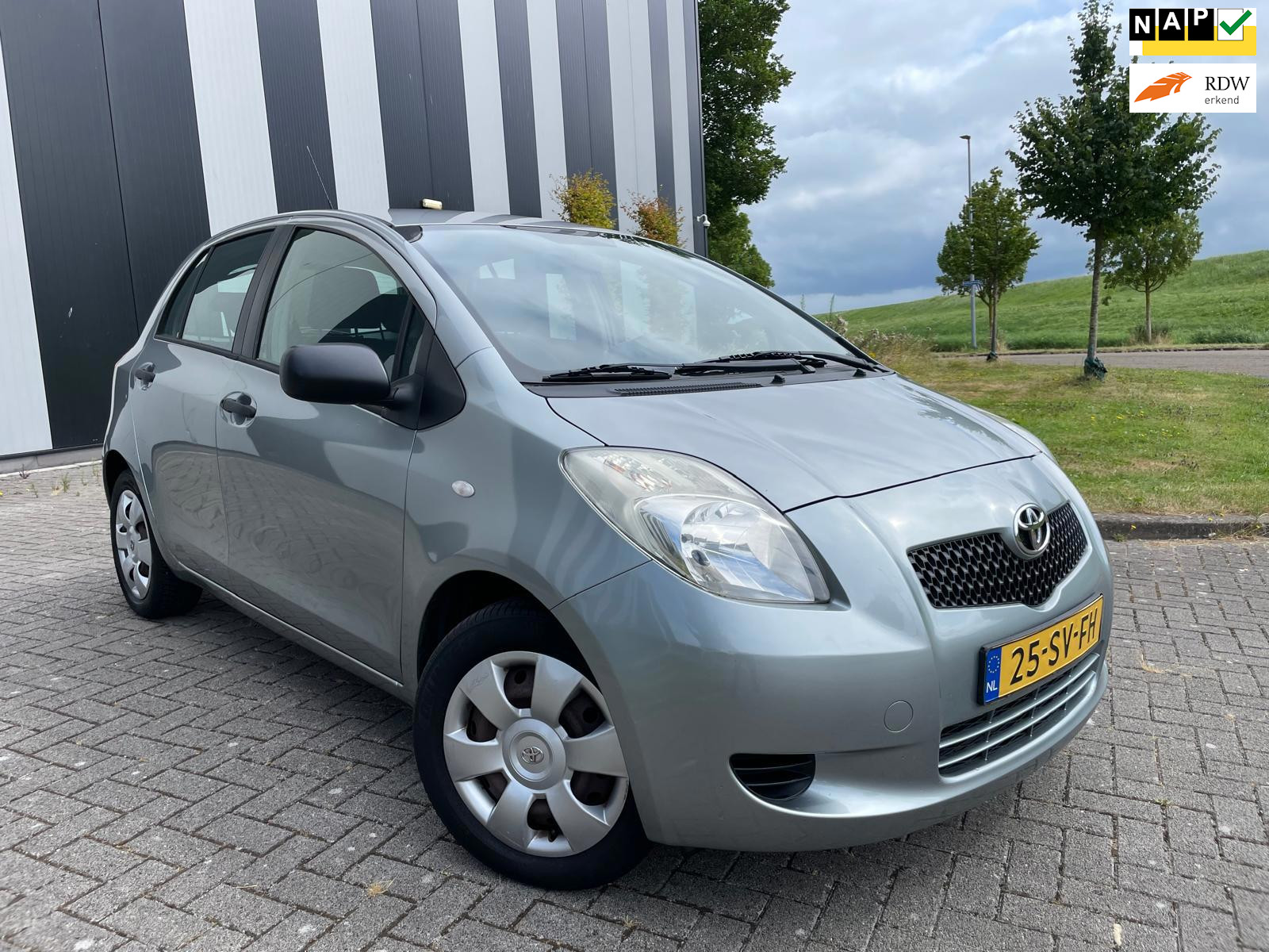 Toyota Toyota Yaris 1.3 VVTi Terra Nw APK-Isofix-Elekpakket-2 Sleutels 2006 - voorkant