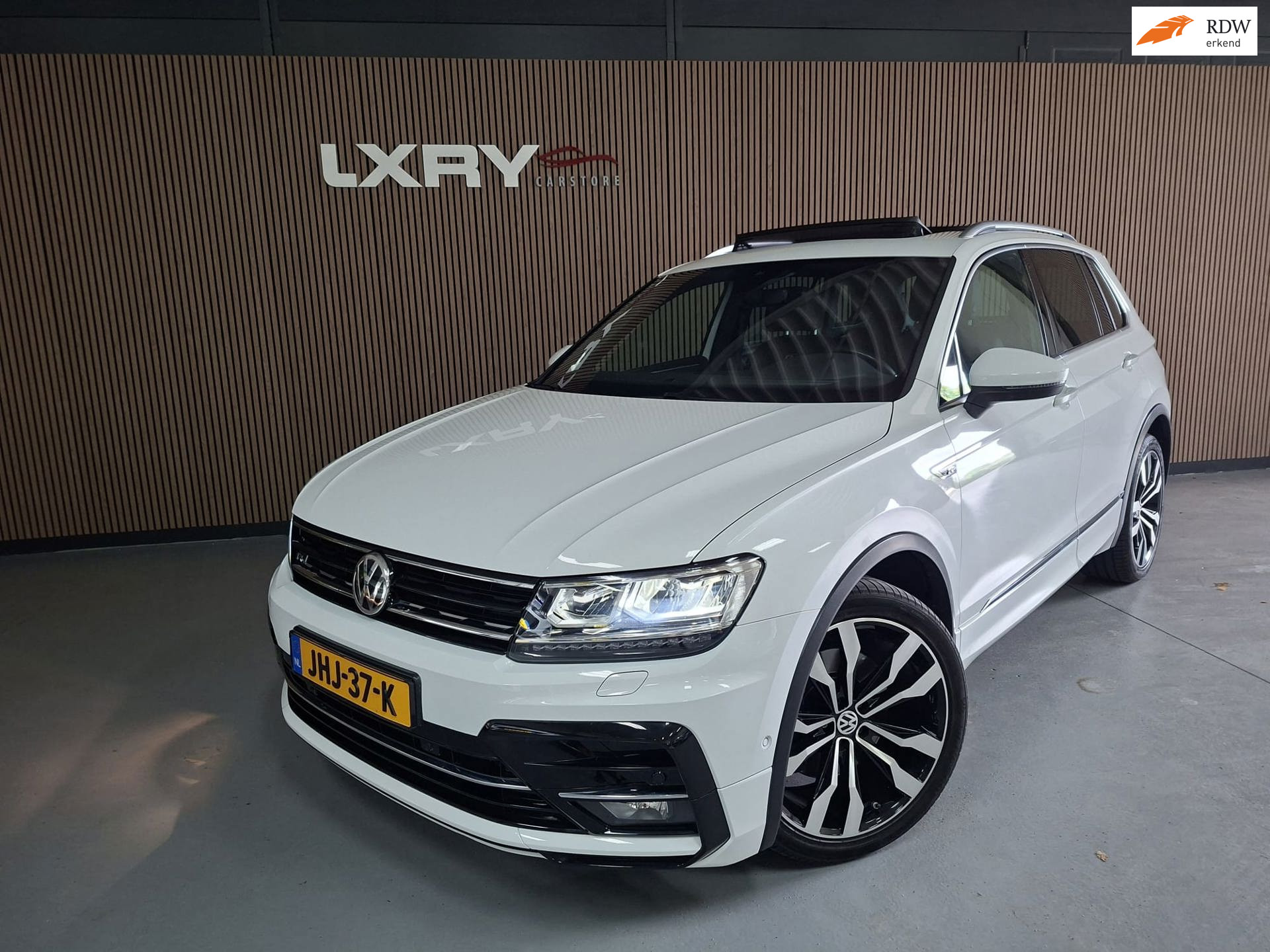 Volkswagen Tiguan 2.0 TSI 4Motion Highline Business R-Line | Navi | Clima | Pano | 360 Camera | 2017 - voorkant