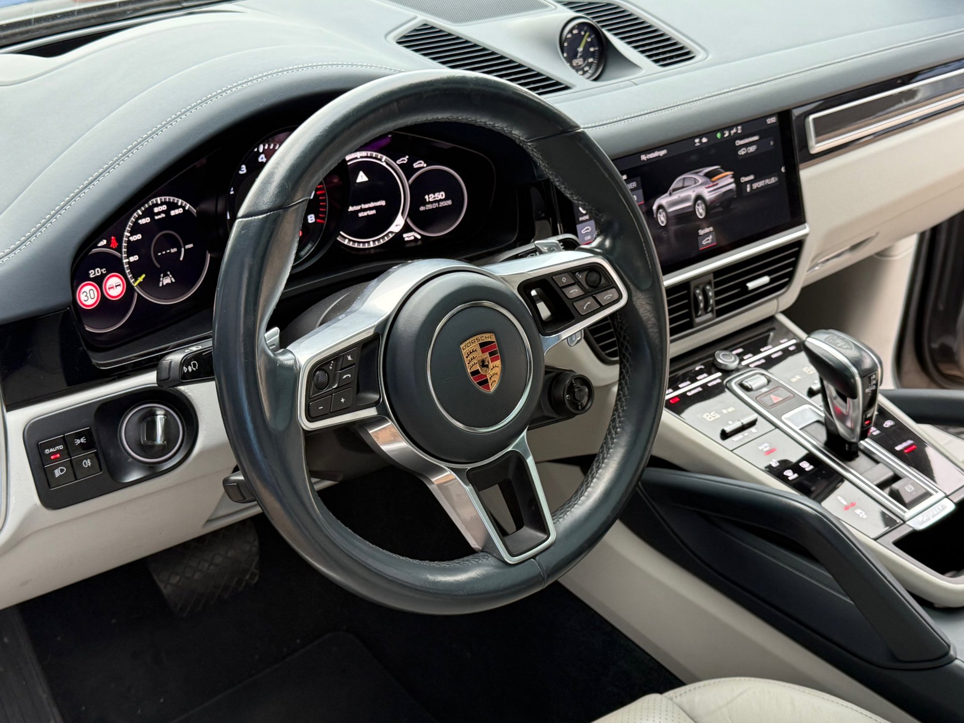 Foto van Porsche Cayenne E-hybrid