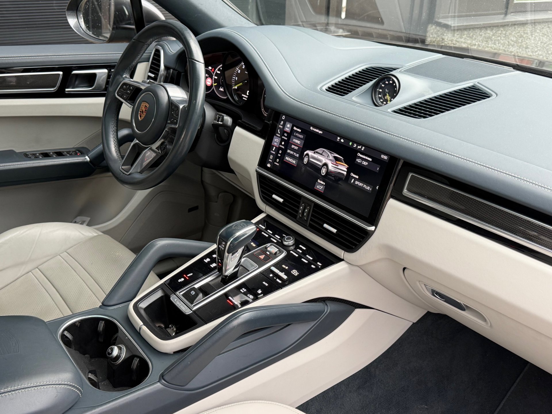 Foto van Porsche Cayenne E-hybrid