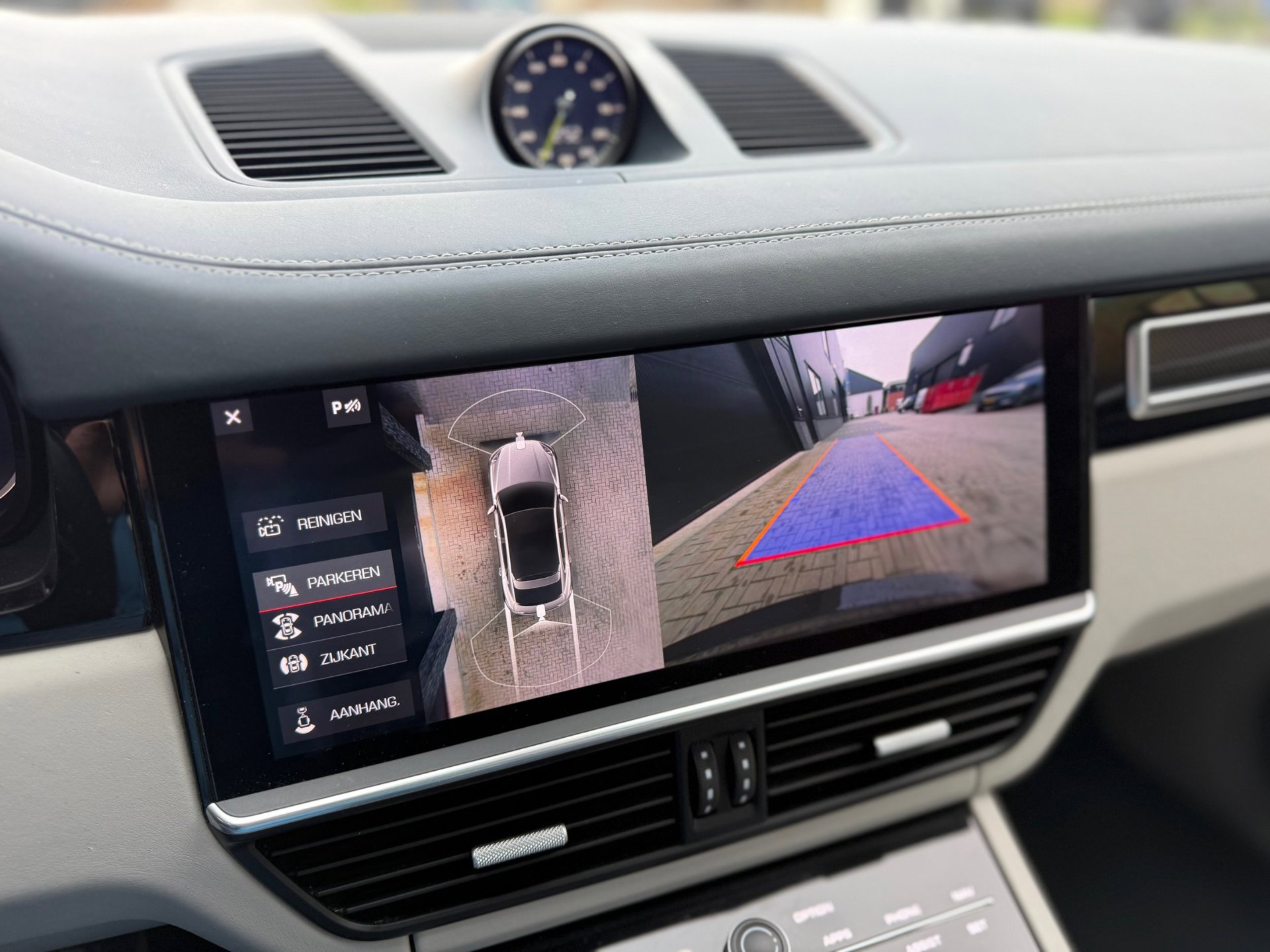 Foto van Porsche Cayenne E-hybrid
