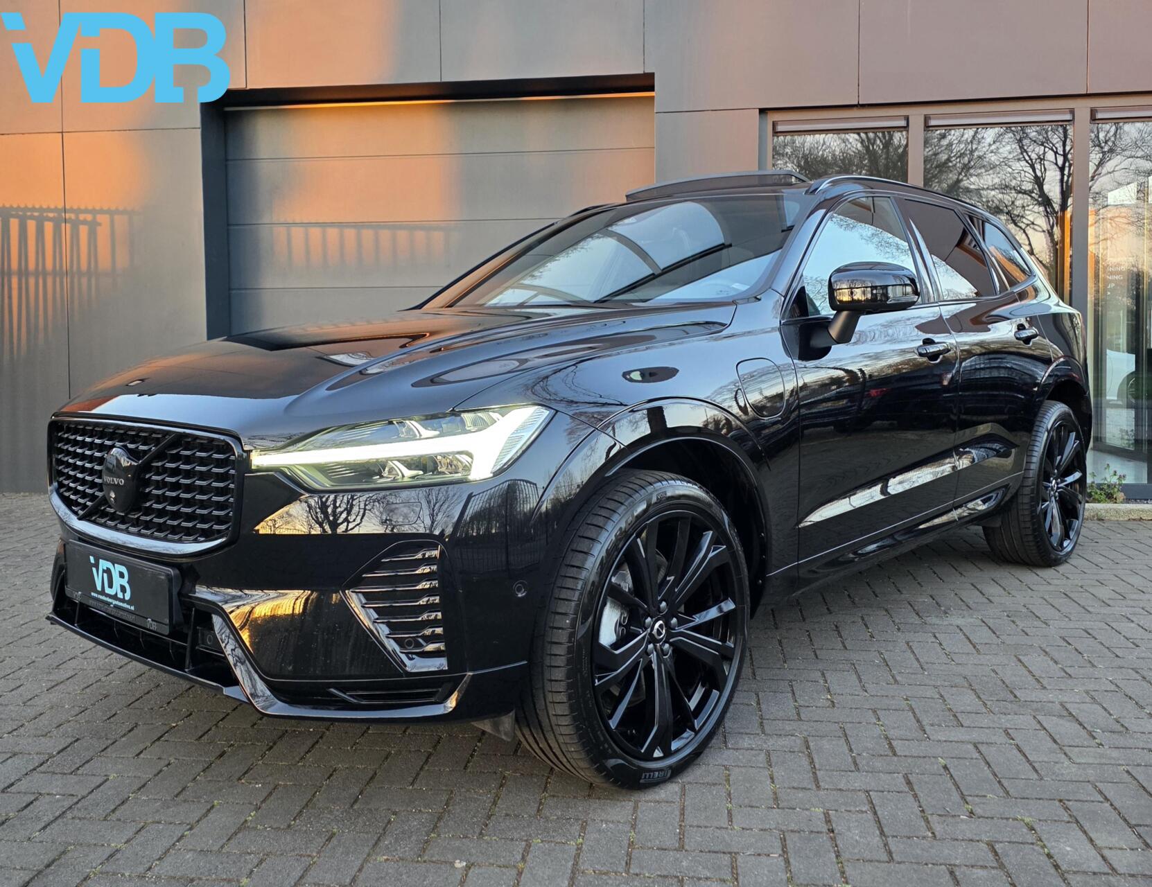 Volvo Xc60 2.0 T8 Plug-in hybrid AWD Plus BLACK EDITION VOL 2024 - voorkant