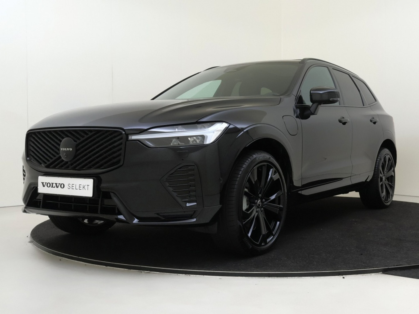 Volvo Xc60 Plus Black Edition Plug-In Hybrid AWD | 360-camera | Schuif/-kanteldak 2025 - voorkant
