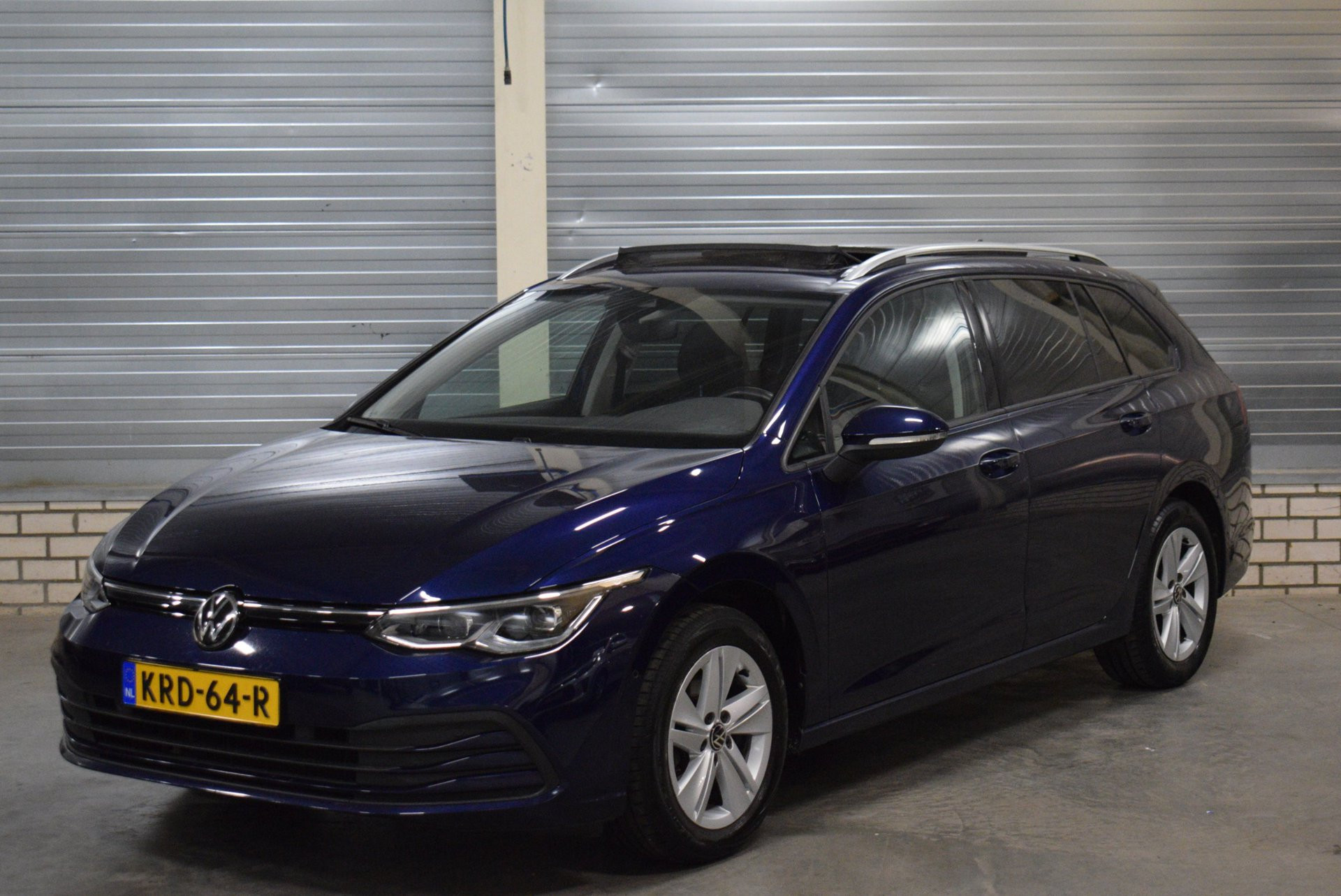 Volkswagen Golf Variant 1.0 TSI Life Business +Schuifdak|Led Koplampen|Virtual Cockpit|Stoelverw.|Camera|Parkeersensoren|Trekhaak| 2022 - voorkant