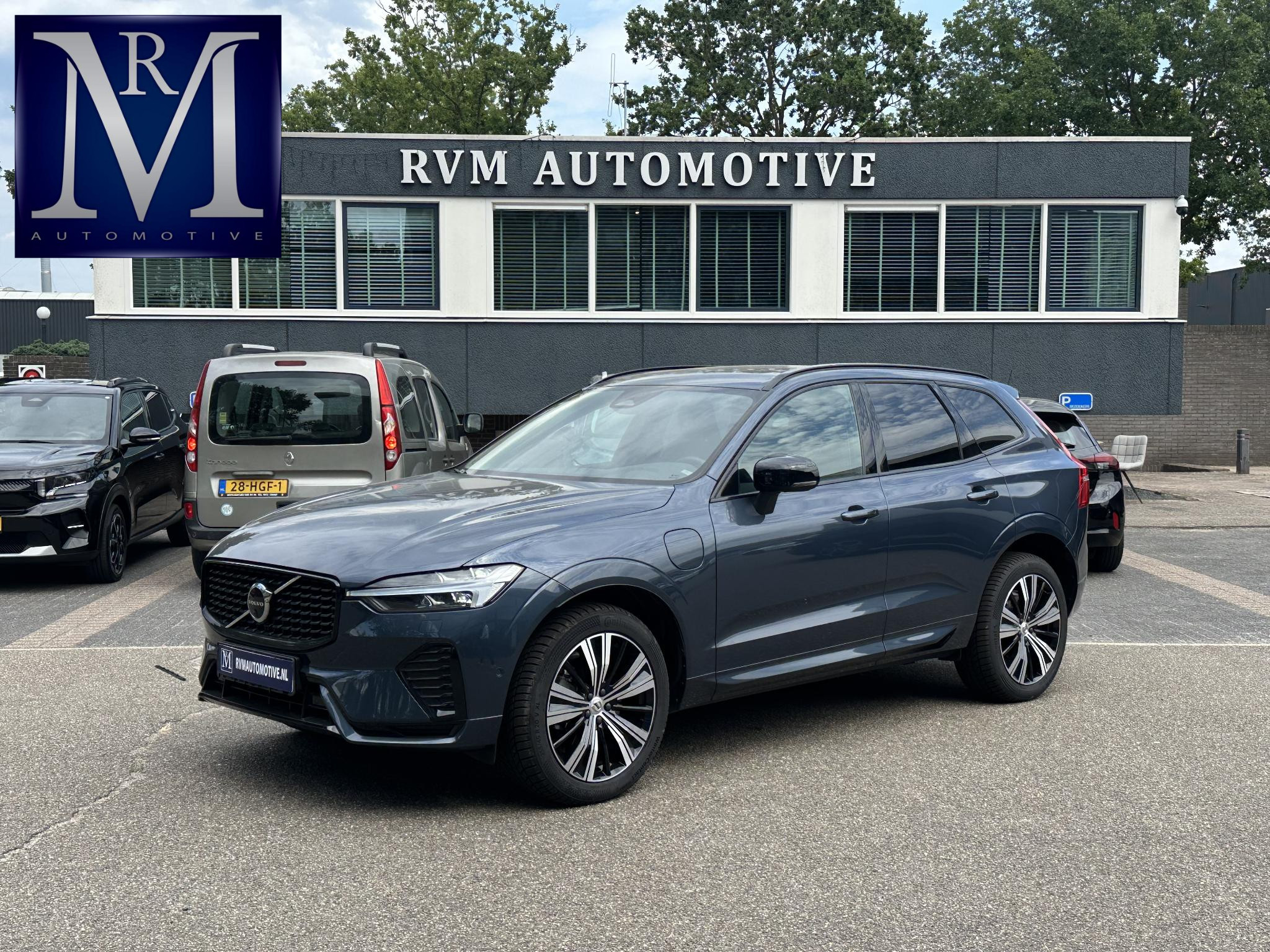 Volvo Xc60 2.0 T6 Plug-in hybrid AWD R-Design 2023 - voorkant