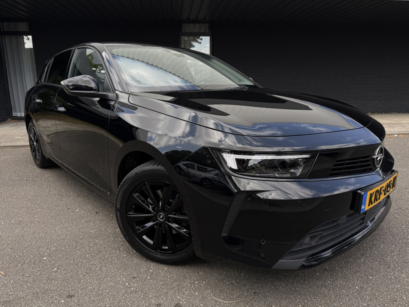 Opel Astra 1.2 Turbo Black pakket 2023 - voorkant