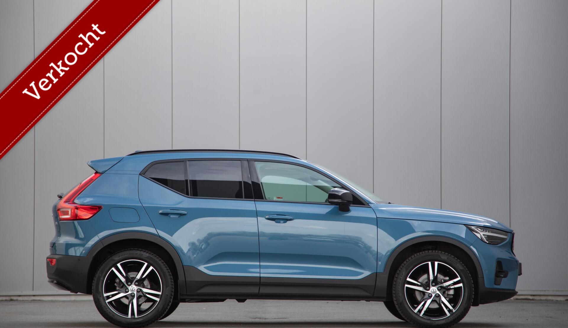 Volvo XC40 2.0 B4 Plus Dark Full option|Panorama|Leer|360| 2025 - voorkant
