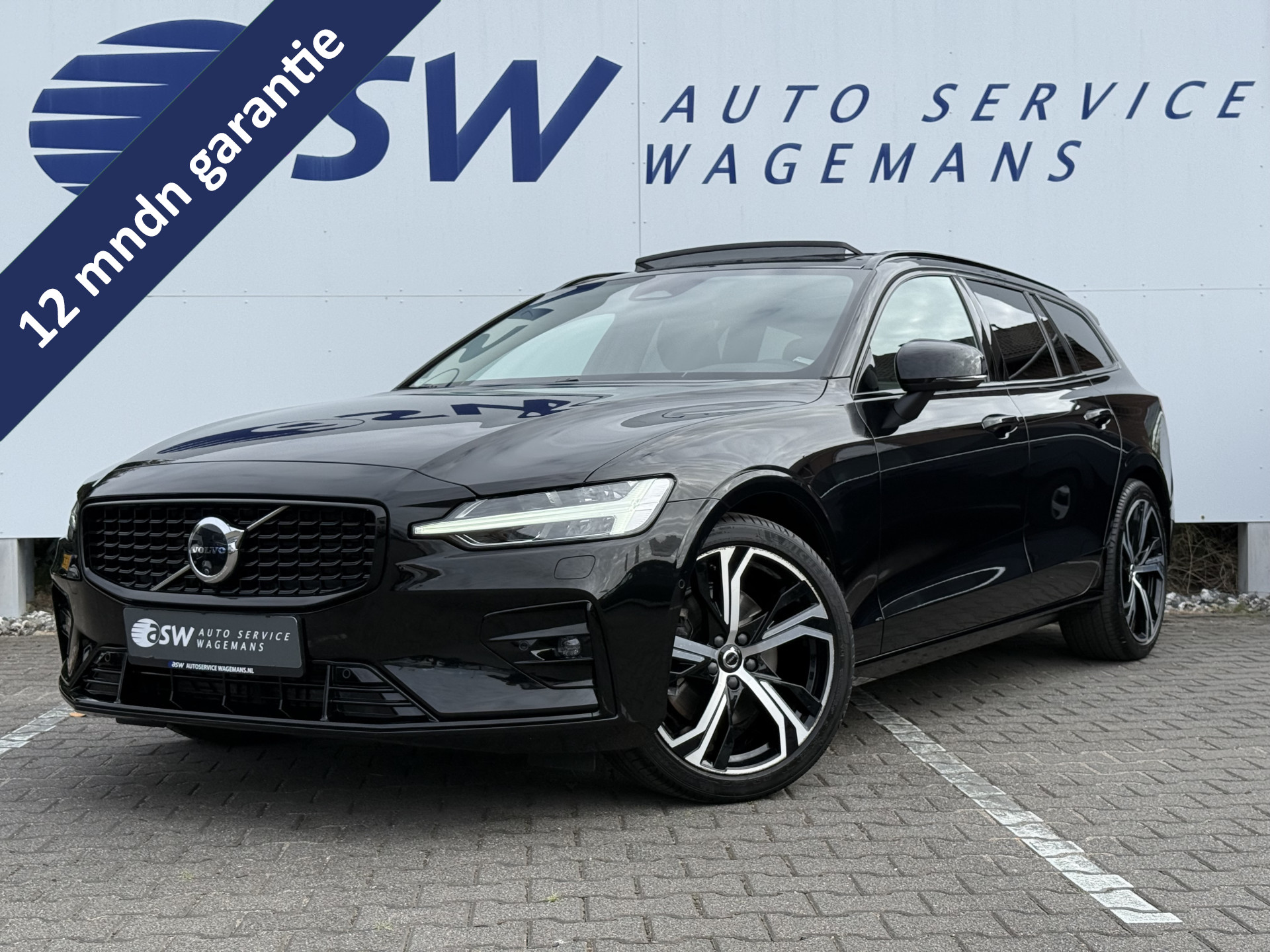 Volvo V60 2.0 B4 Plus Dark 2024 - voorkant