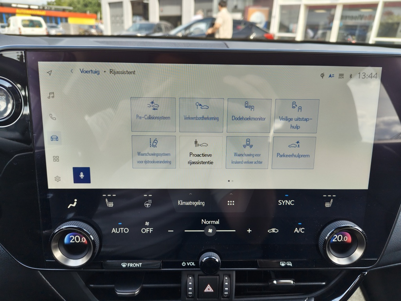 Foto van Lexus NX