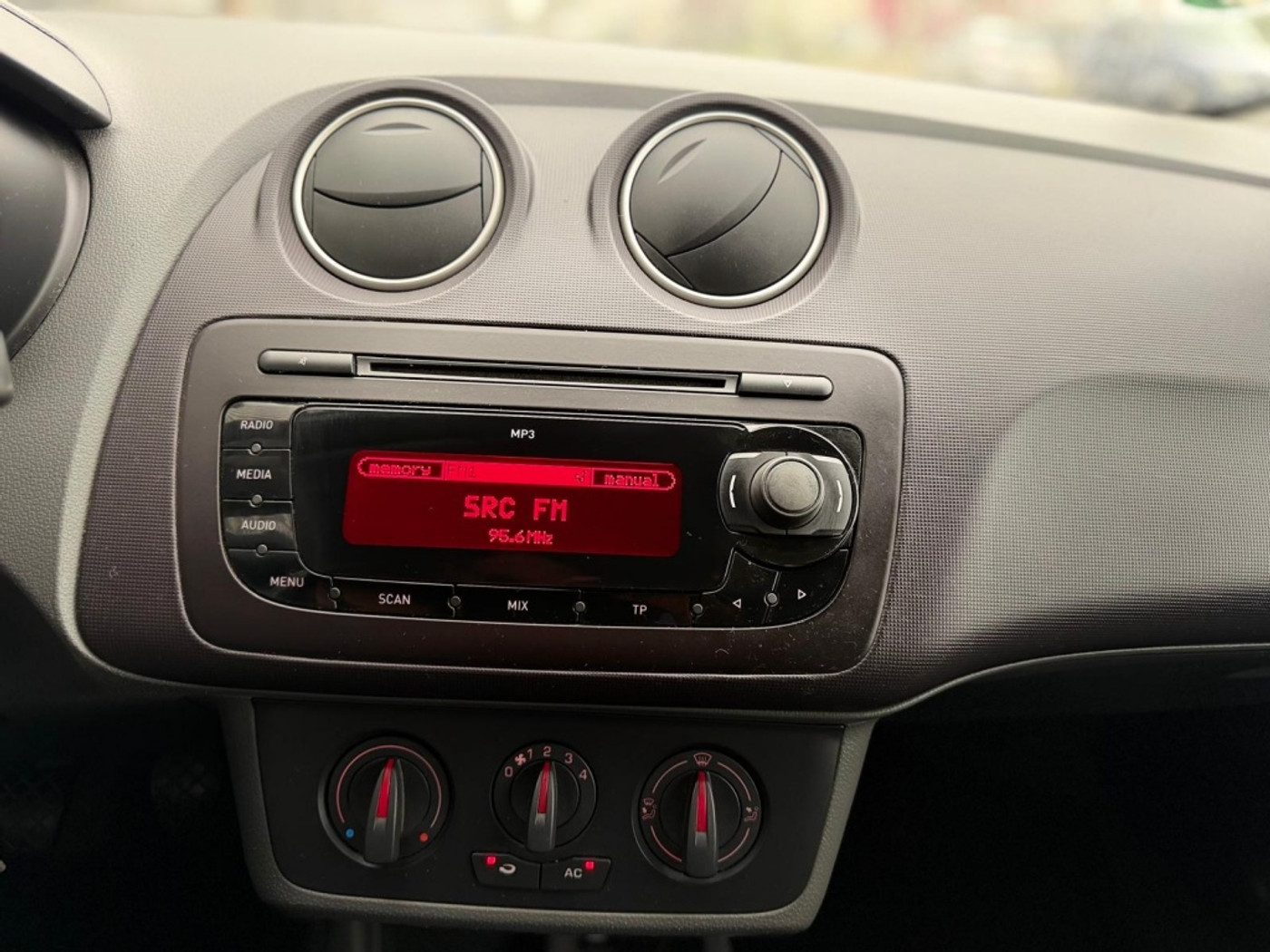 Foto van Seat Ibiza SC