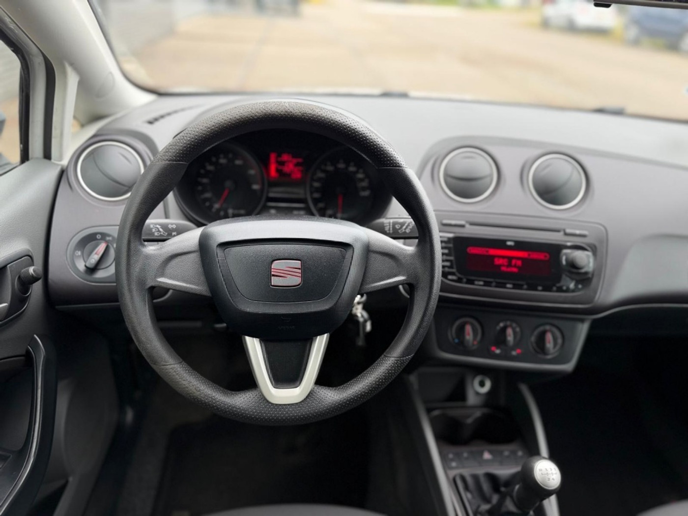 Foto van Seat Ibiza SC