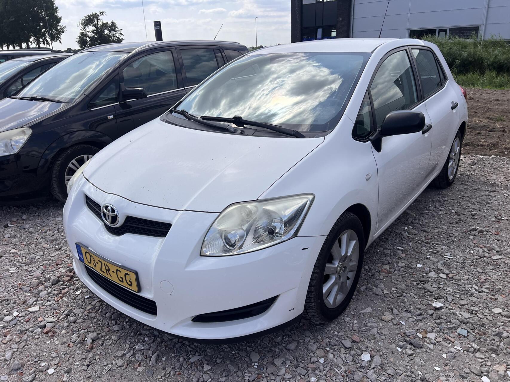 Toyota Toyota Auris 2.0 D-4D Terra Airco Clima Trekhaak Nette staat 2008 - voorkant