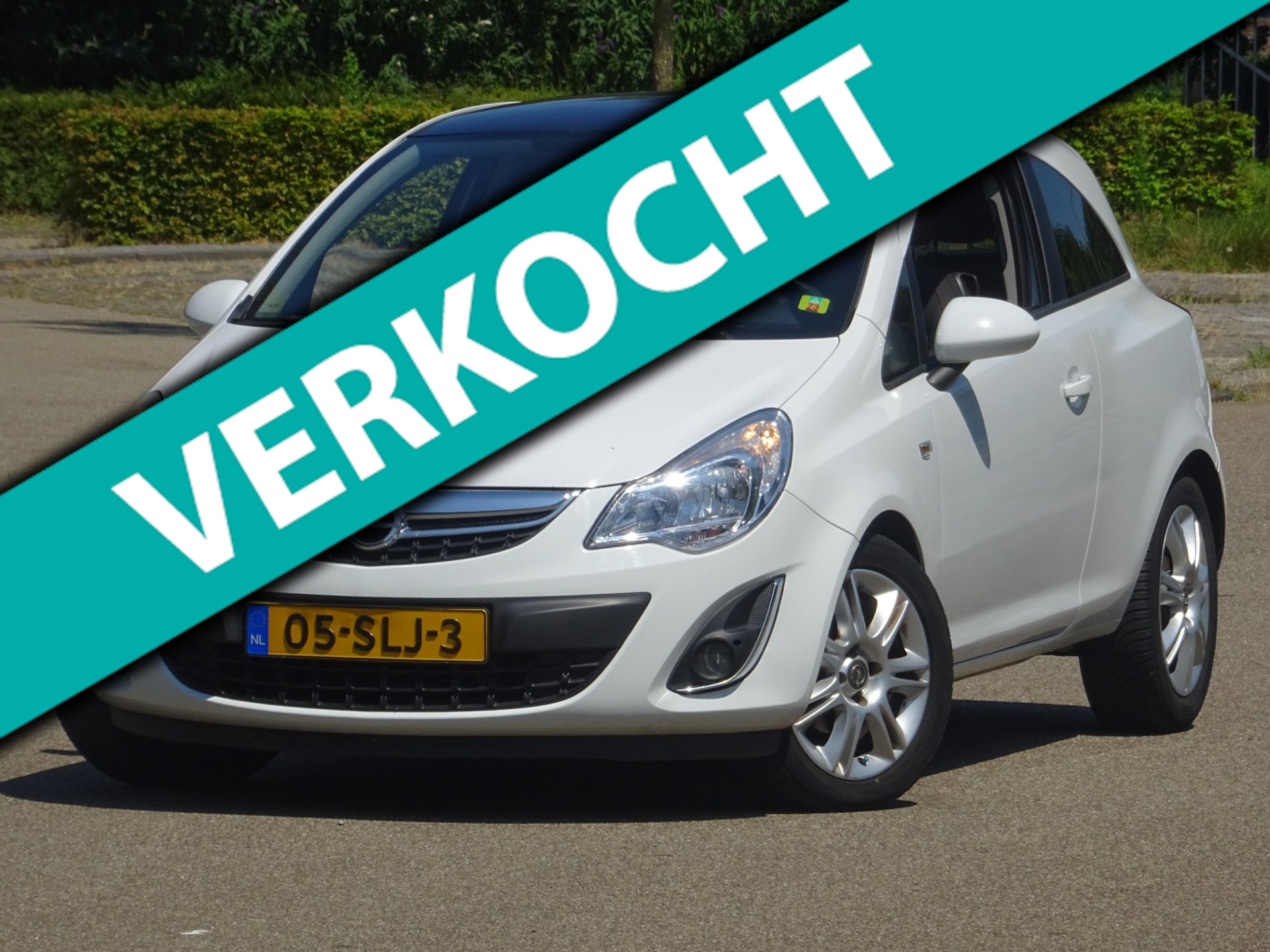 Opel Corsa 1.2-16V Color Edition NAP/AIRCO/NAVI/CRUISE/APK 2011 - voorkant