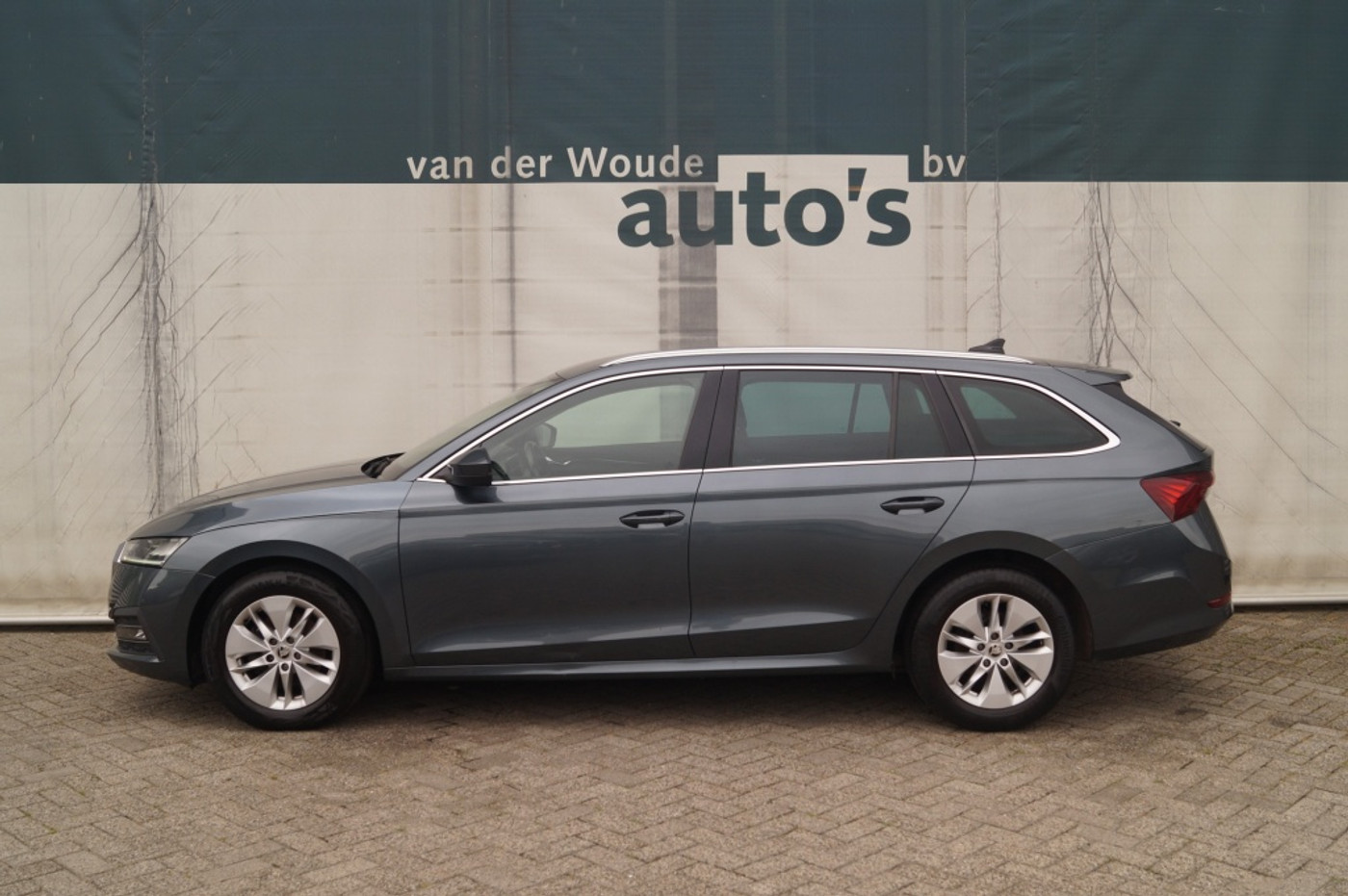 Skoda Octavia Combi 1.6 TDI 115pk Ambition -NAVI-ECC-PDC- 2020 - voorkant