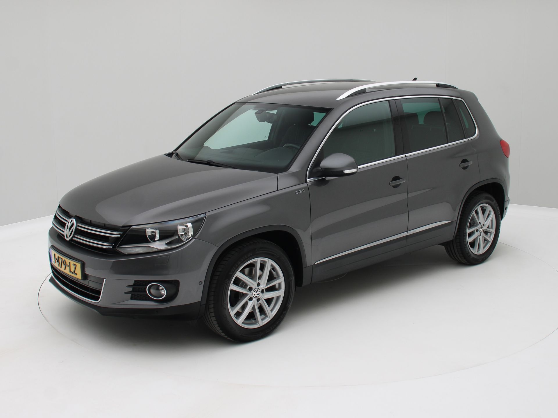 Volkswagen Tiguan Club & Lounge 1.4 TSI 150pk Navi / Camera / Trekhaak 2016 - voorkant