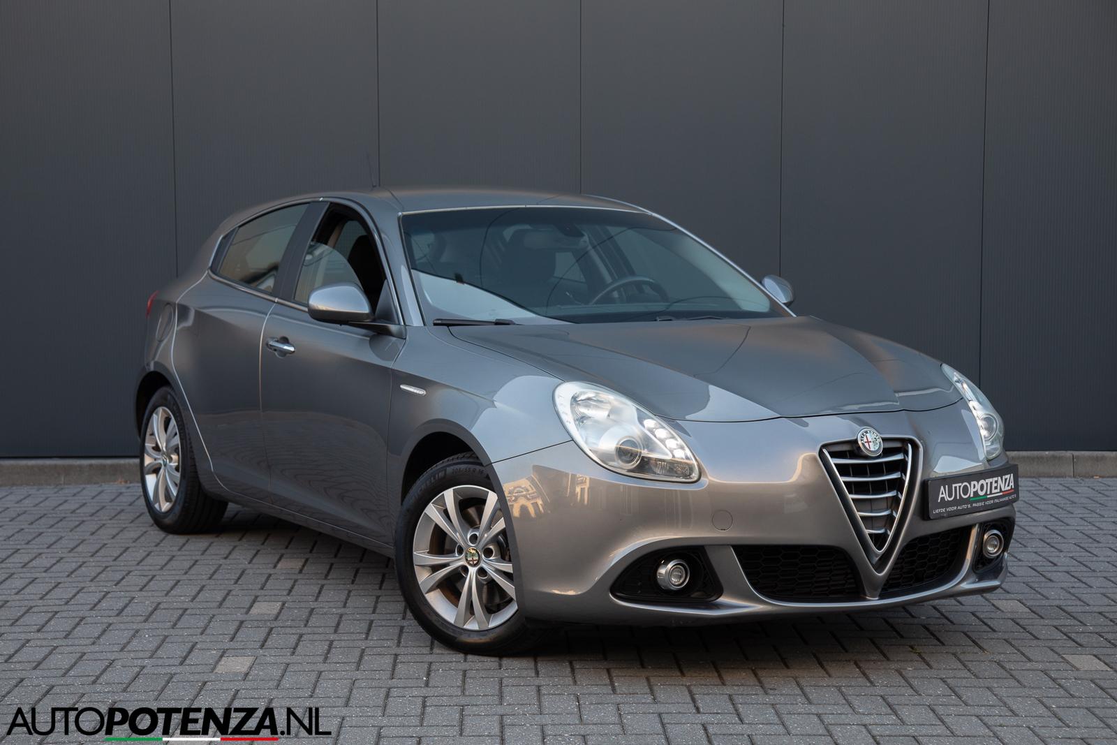 Alfa Romeo Alfa Giulietta 1.4 T TCT Automaat PDC Cruise NAP 2014 2014 - voorkant