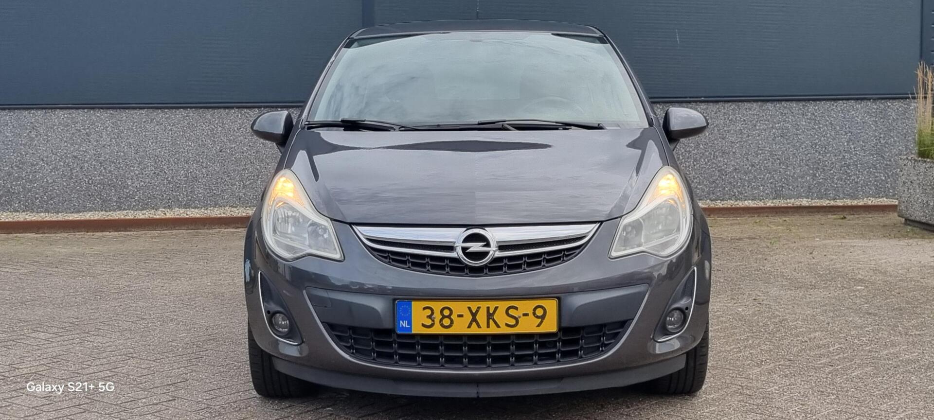 Opel Corsa 1.2-16V Anniversary Edition?€5499,-?Airco-Cruisecontrol-154672 km NAP-onderhoud-keurige auto 2012 - voorkant