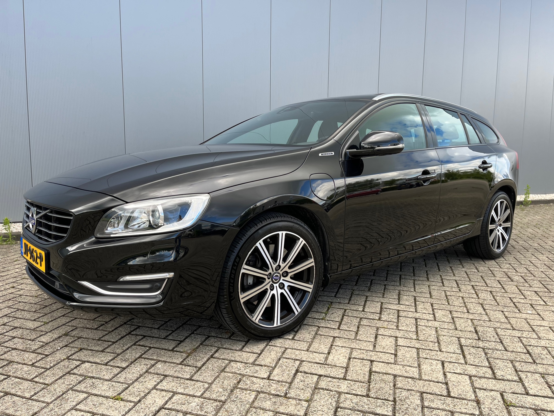 Volvo V60 Twin Engine 2.4 D5 Twin Engine Special Edition Panorama 2016 - voorkant