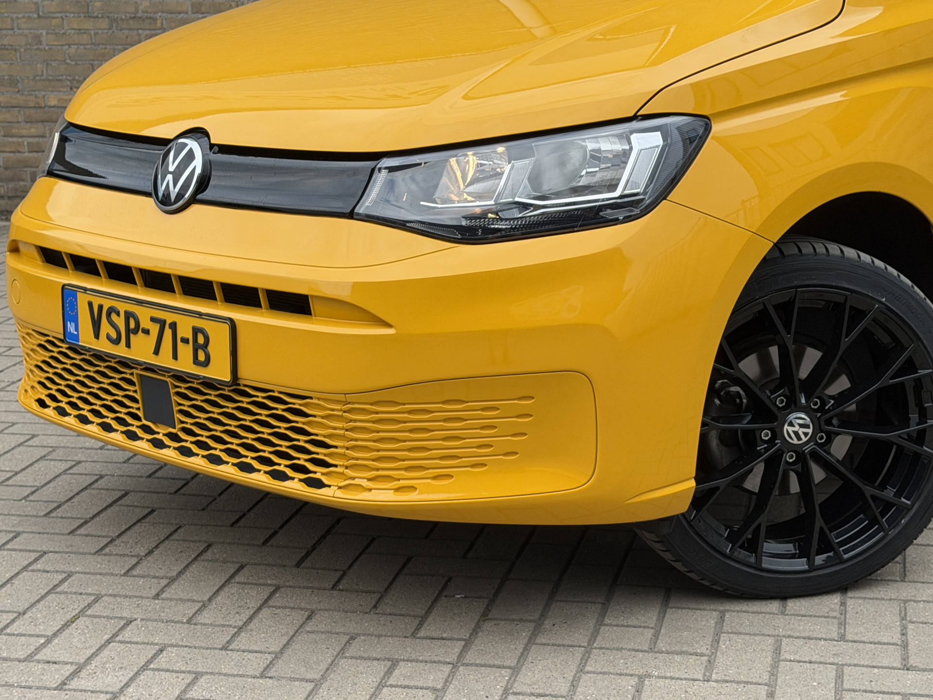 Foto van Volkswagen Caddy Modified Partition Wall