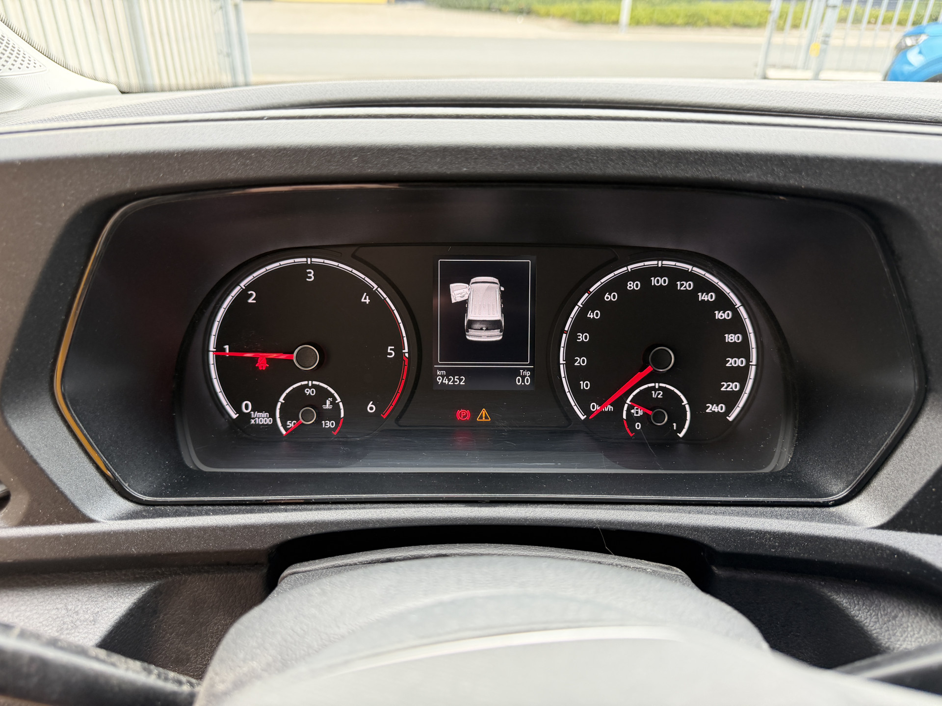 Foto van Volkswagen Caddy Modified Partition Wall