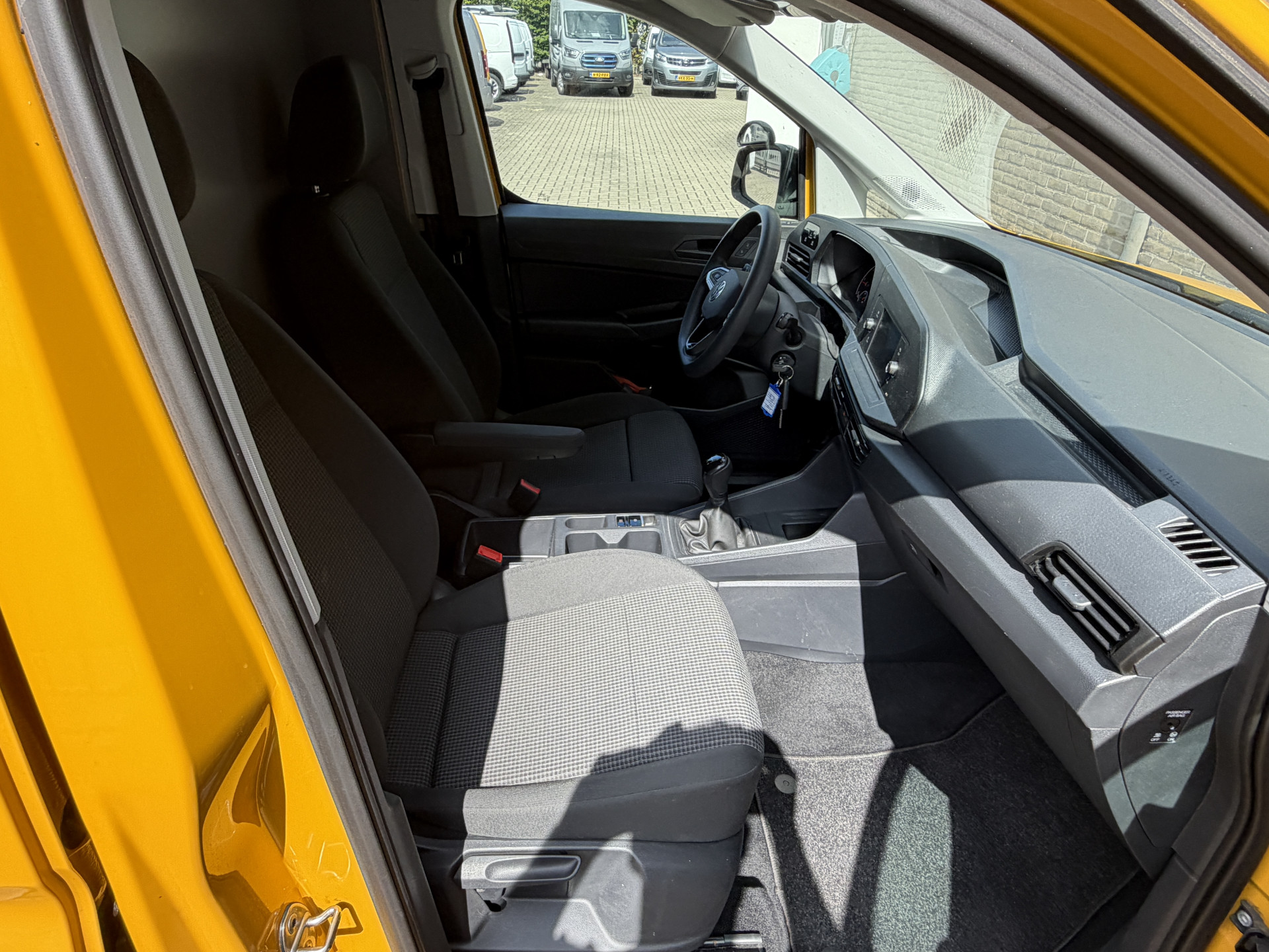 Foto van Volkswagen Caddy Modified Partition Wall